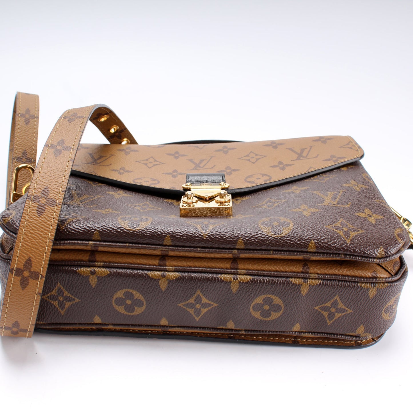 Pochette Metis Reverse Monogram