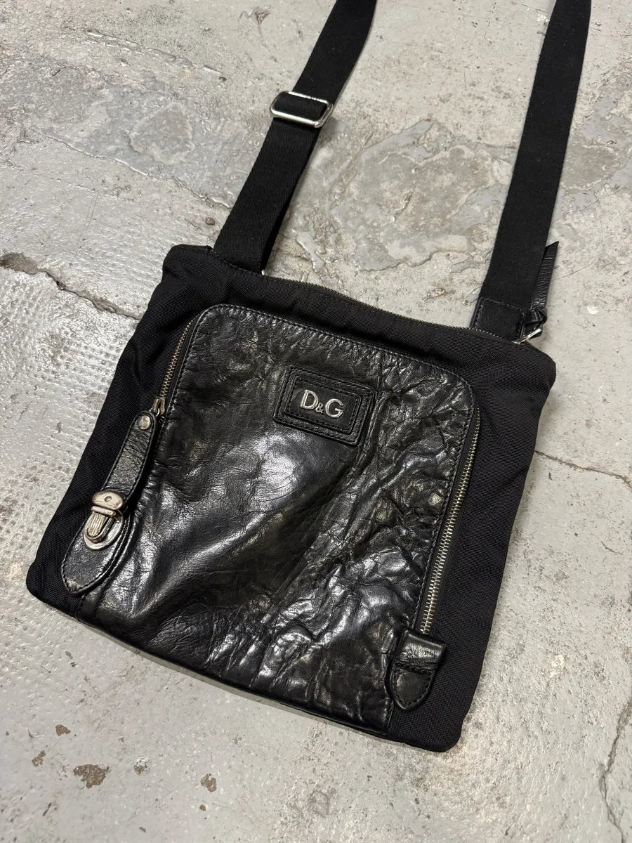 2000s Dolce & Gabbana Alan Zip Lock Black Leather Shoulder Bag