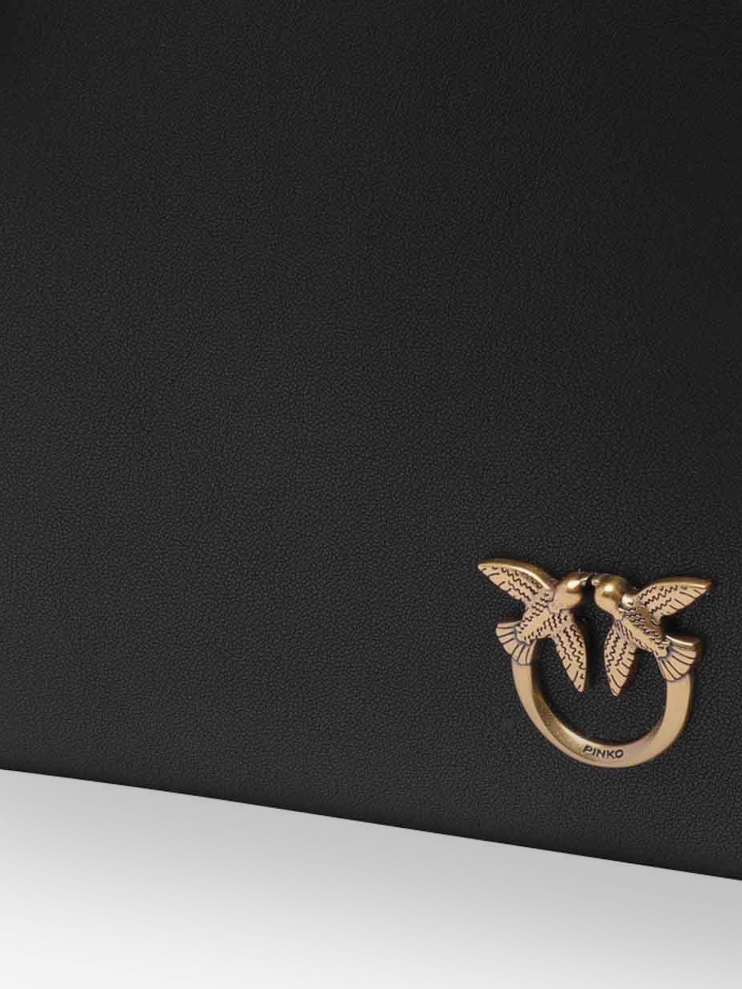 Horizontal Flat leather shoulder bag
