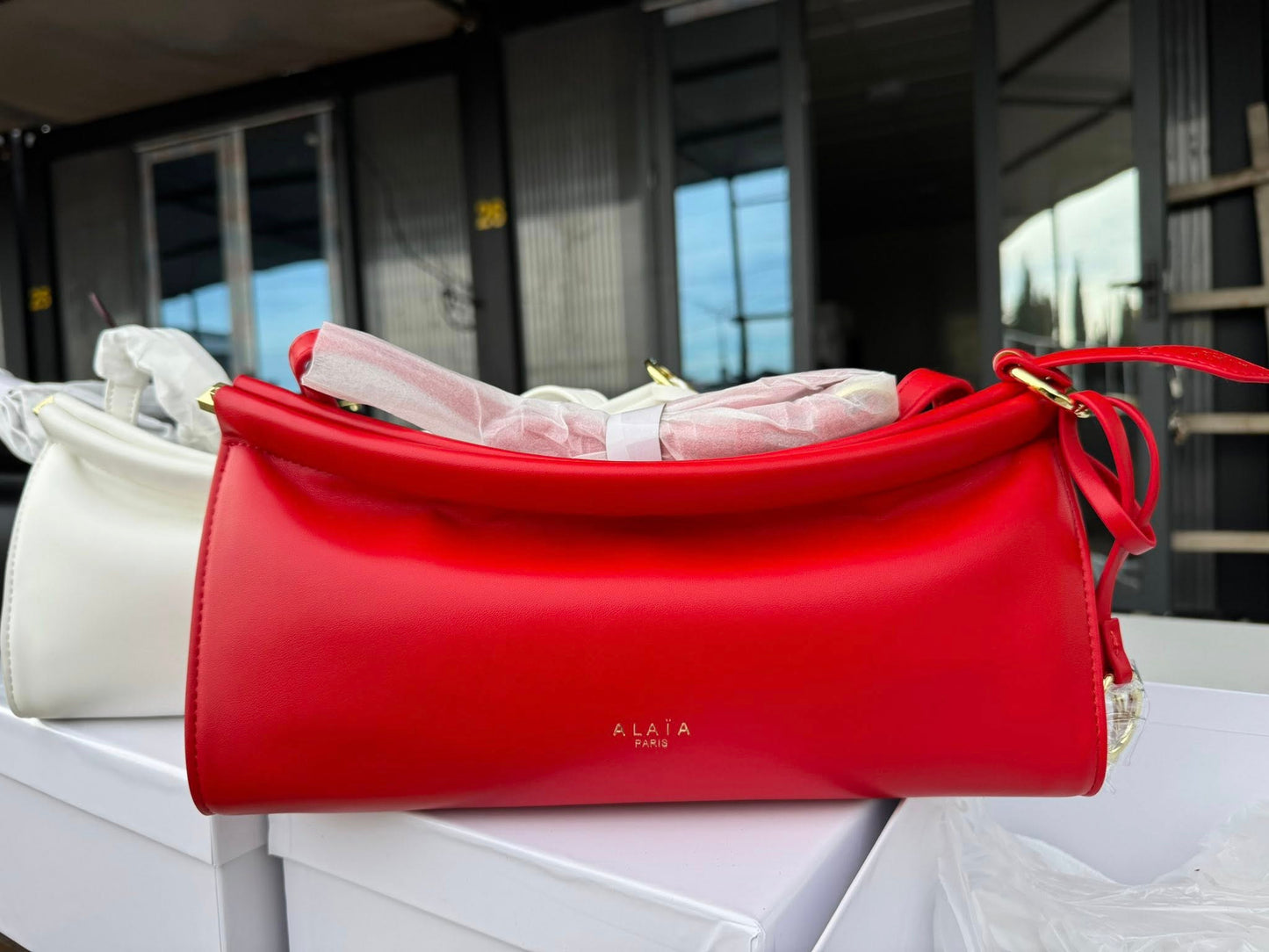 A-L-A-Γ-A Le Click East West Medium Shoulder Women Bag β Elegant Edition (Red)