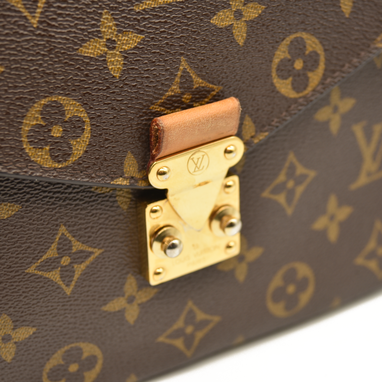 Louis Vuitton Monogram Pochette Metis DR3106