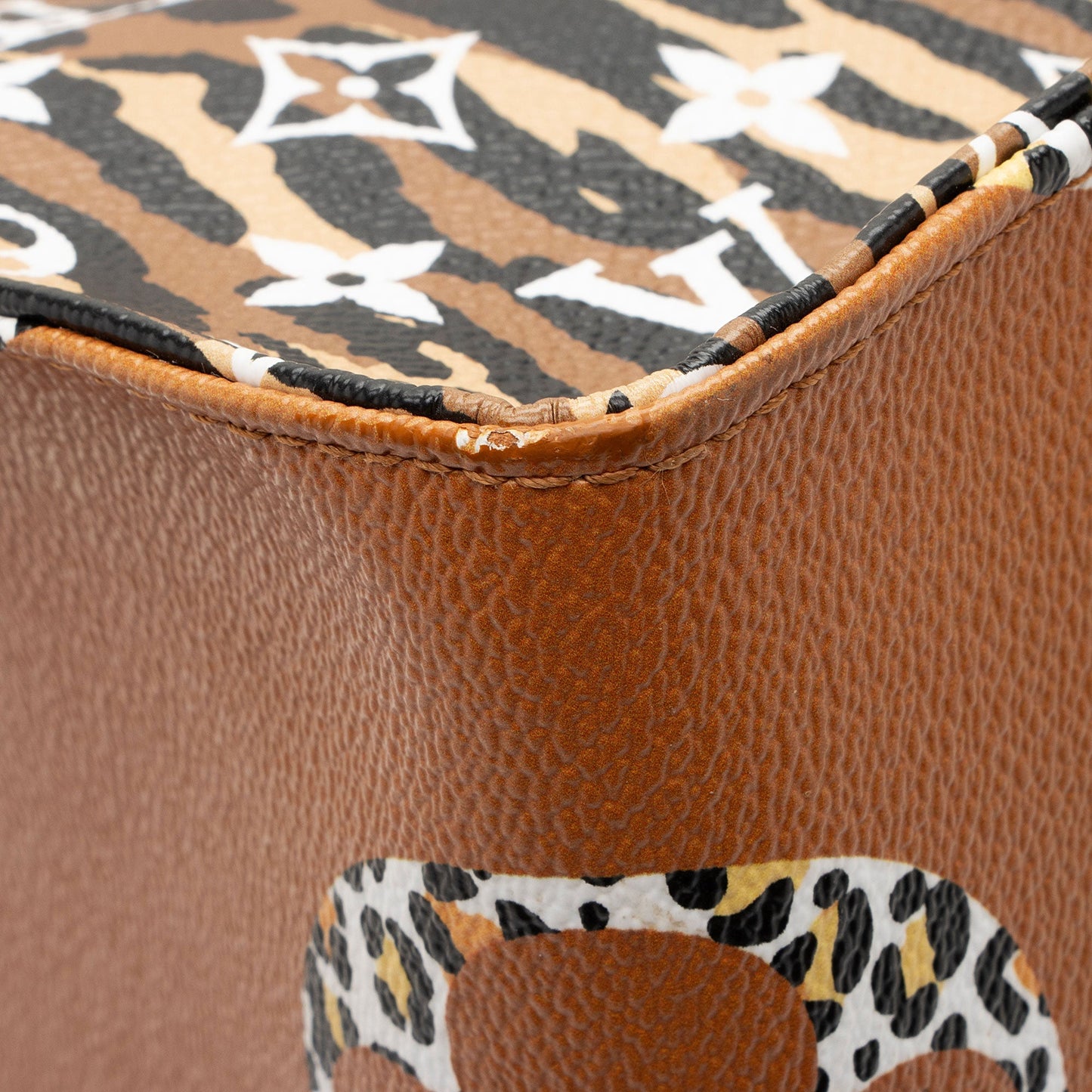 Louis Vuitton Giant Monogram Canvas Jungle Onthego GM Tote (SHF-UZF7TB)
