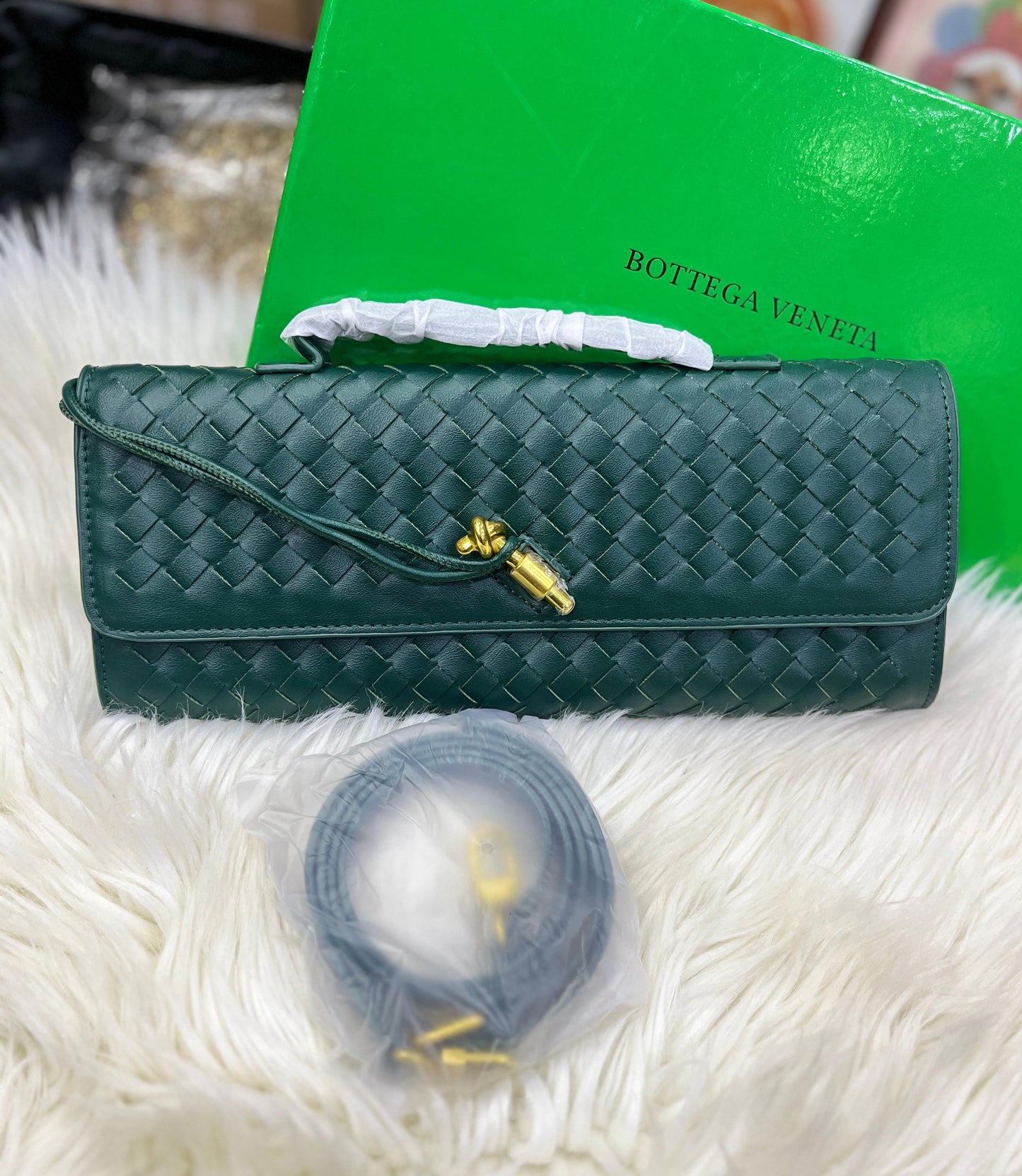 Bottega Veneta Andiamo Clutch Bag โ 31cm (Green)