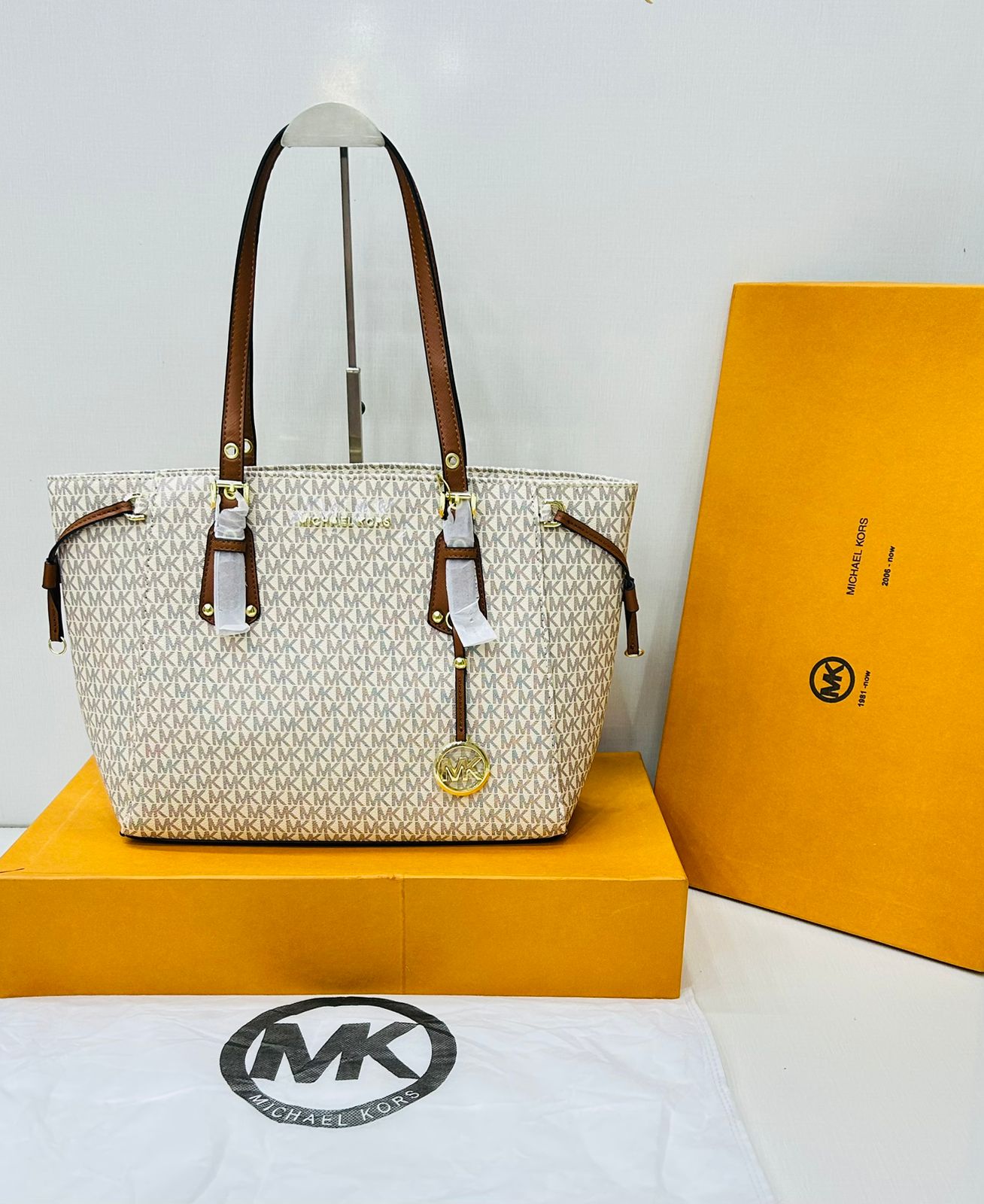 M-I-C-H-A-E-L K-O-R-S Women Bag β AAA Master Quality Edition (Brown/White)