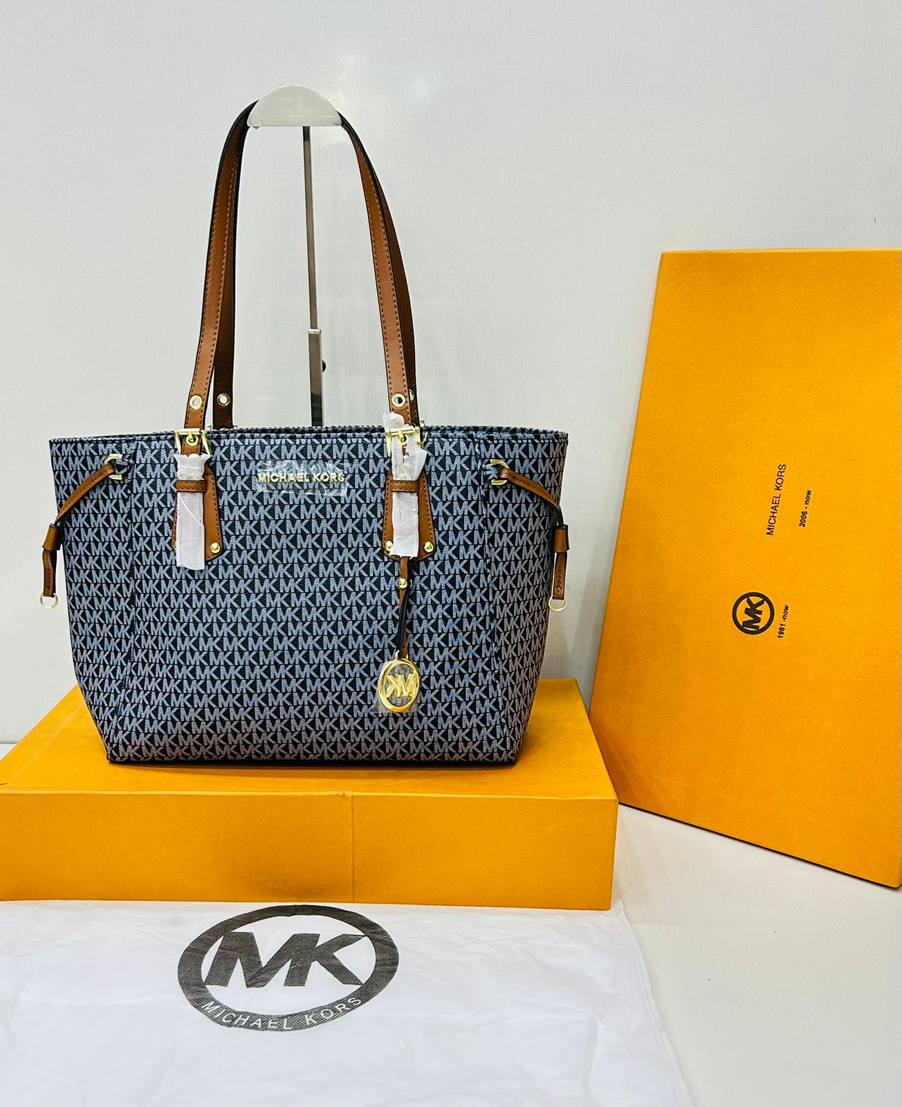 M-I-C-H-A-E-L K-O-R-S Women Bag β AAA Master Quality Edition (Black/Brown)