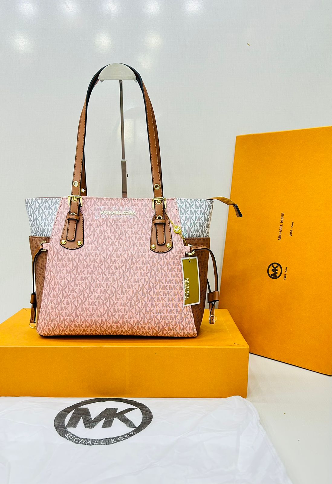 M-I-C-H-A-E-L K-O-R-S Women Bag β AAA Master Quality Edition (Brown/White/Pink)