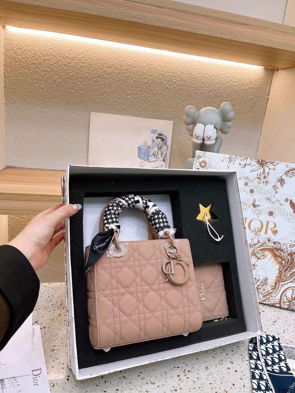 C-H-R-I-S-T-I-A-N L-A-D-Y D-I-O-R Gift Box Set โ Premium Edition (Peach)