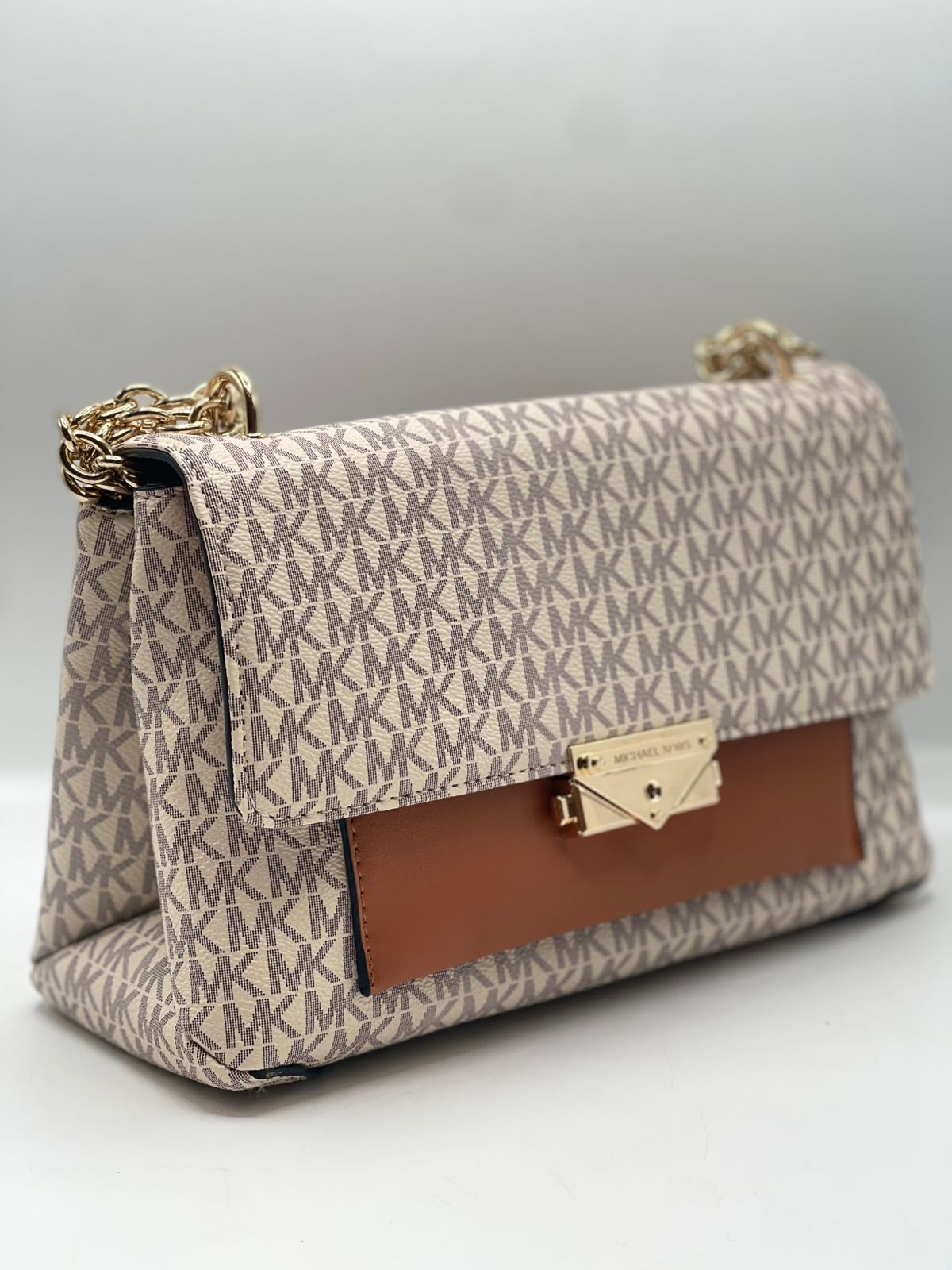 M-I-C-H-A-E-L K-O-R-S Cece Medium Logo Shoulder Women Bag β Signature Edition (White)