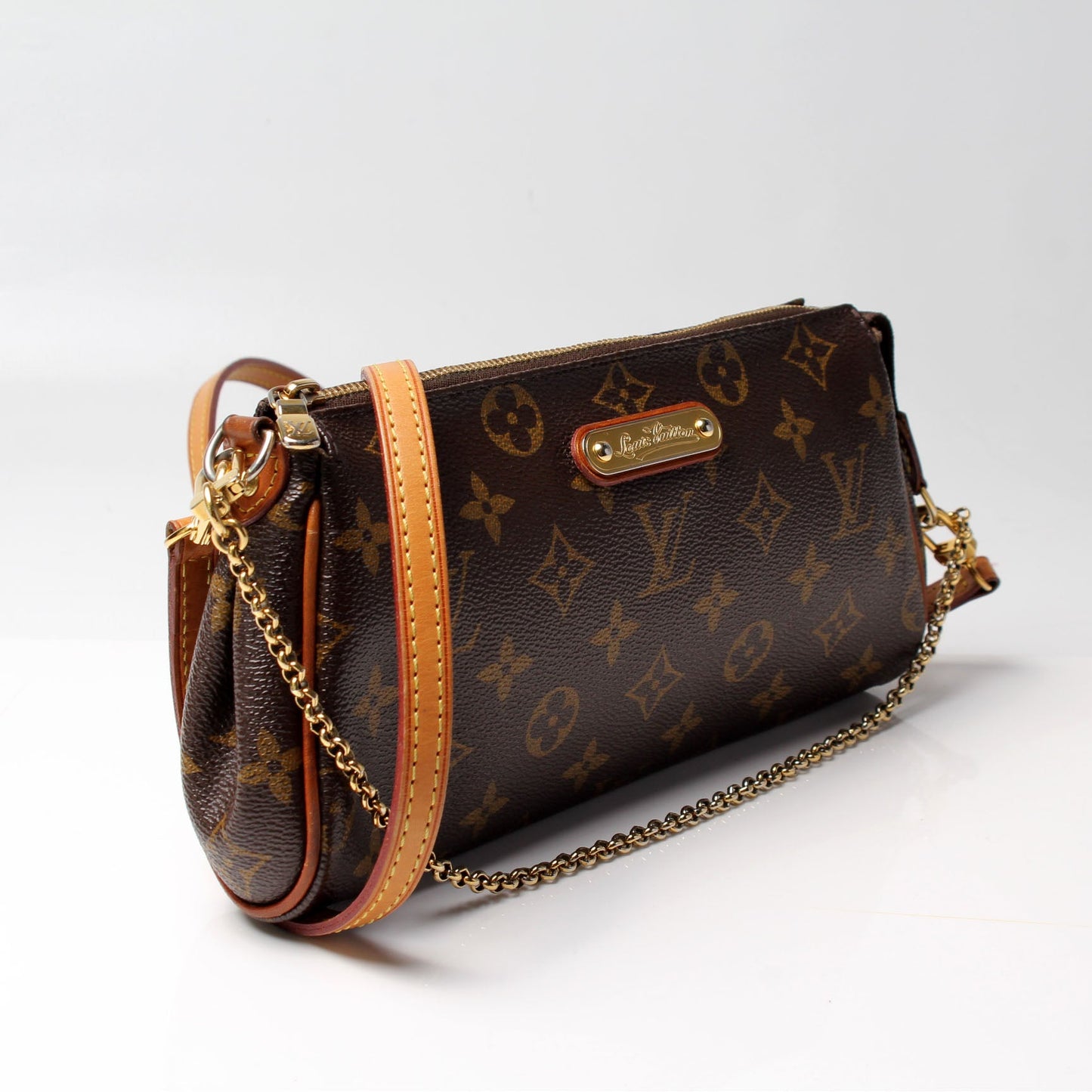 Eva Clutch Monogram