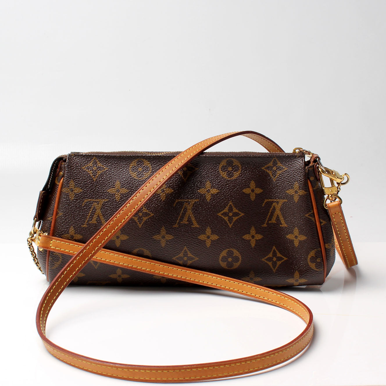 Eva Clutch Monogram