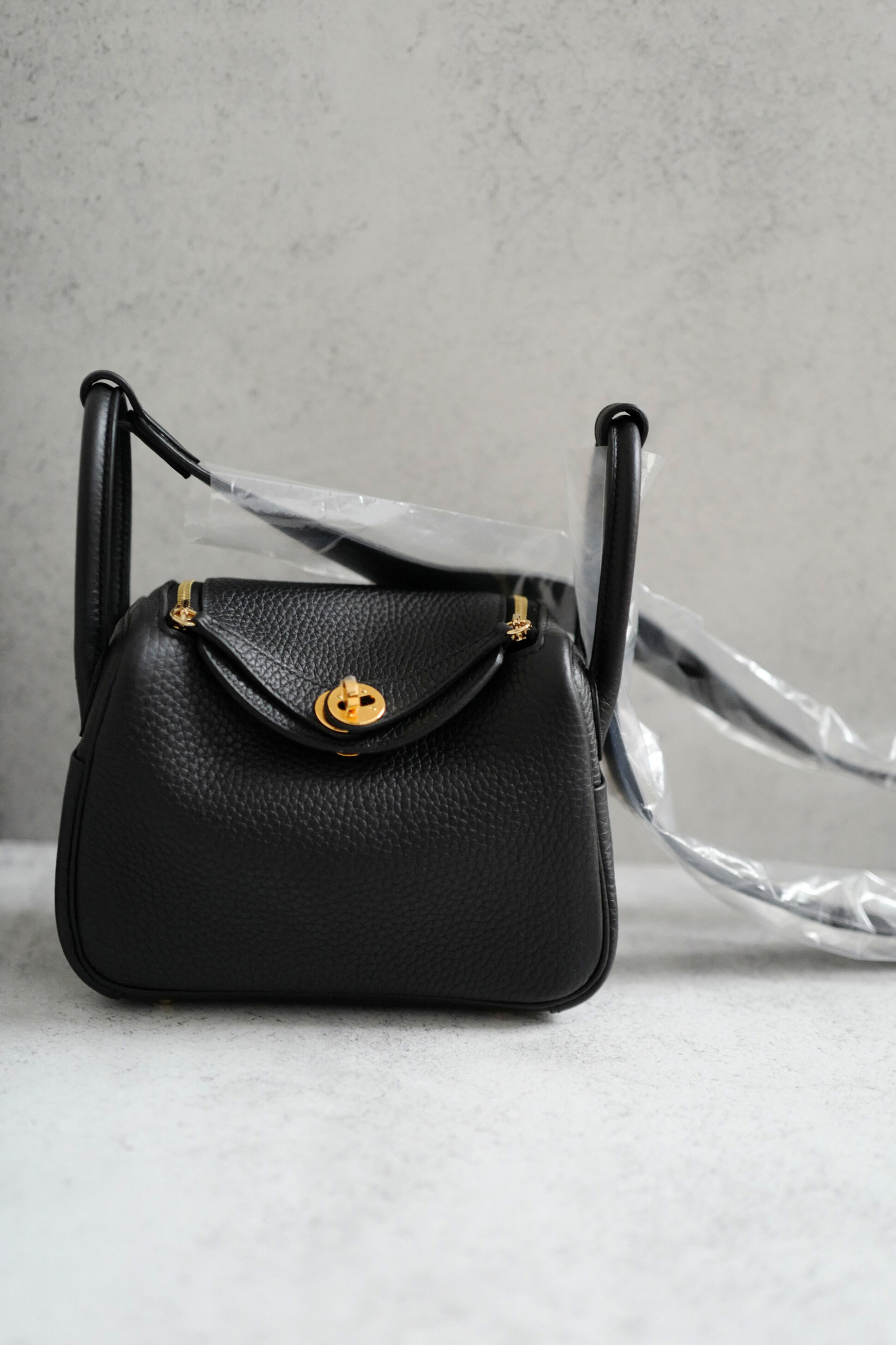 Brand New Hermès Mini Lindy Black Noir Clemence Gold Hardware U 2023