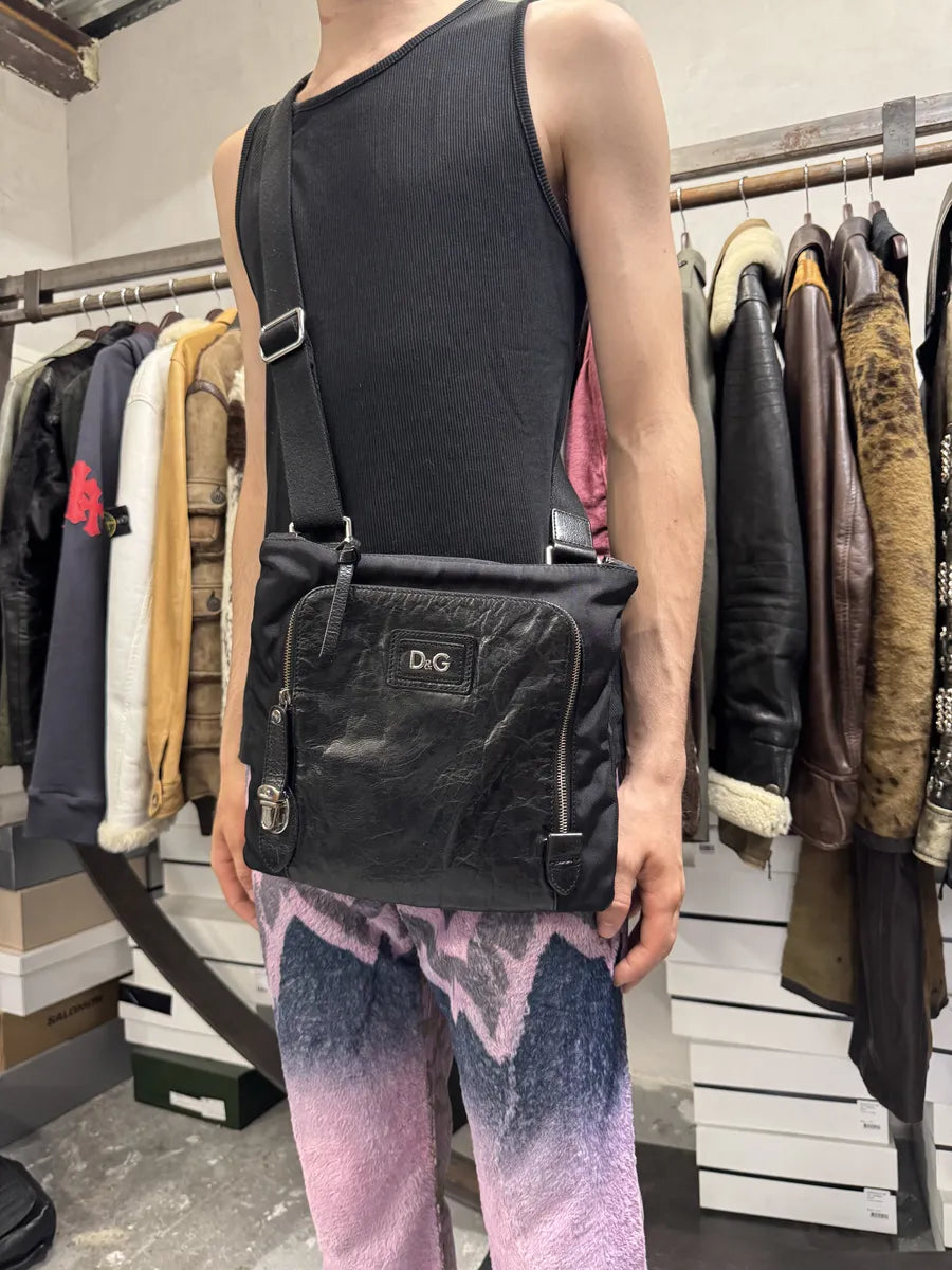 2000s Dolce & Gabbana Alan Zip Lock Black Leather Shoulder Bag