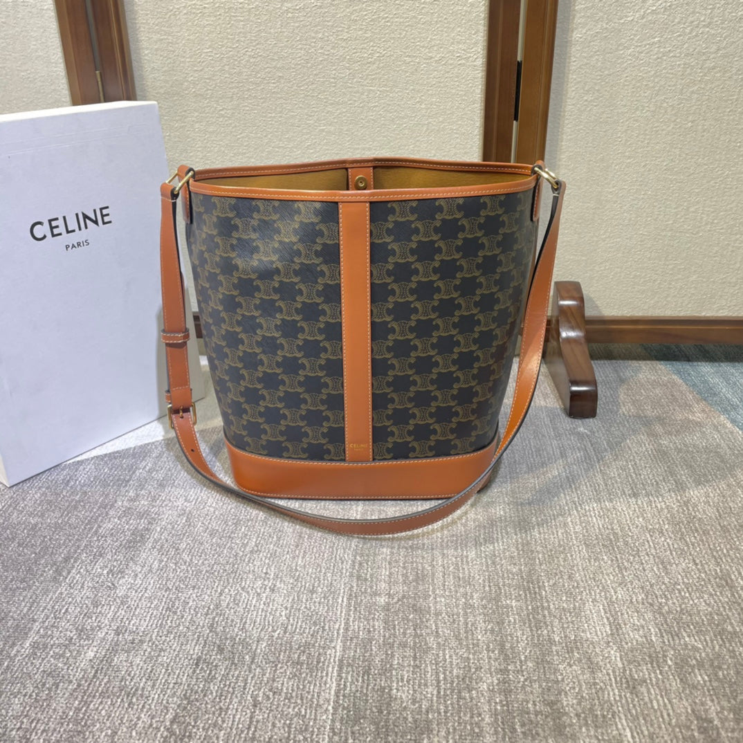 BUCKET 33 IN BLACK TRIOMPHE CANVAS AND BRONZE BROWN CALFSKIN TRIM