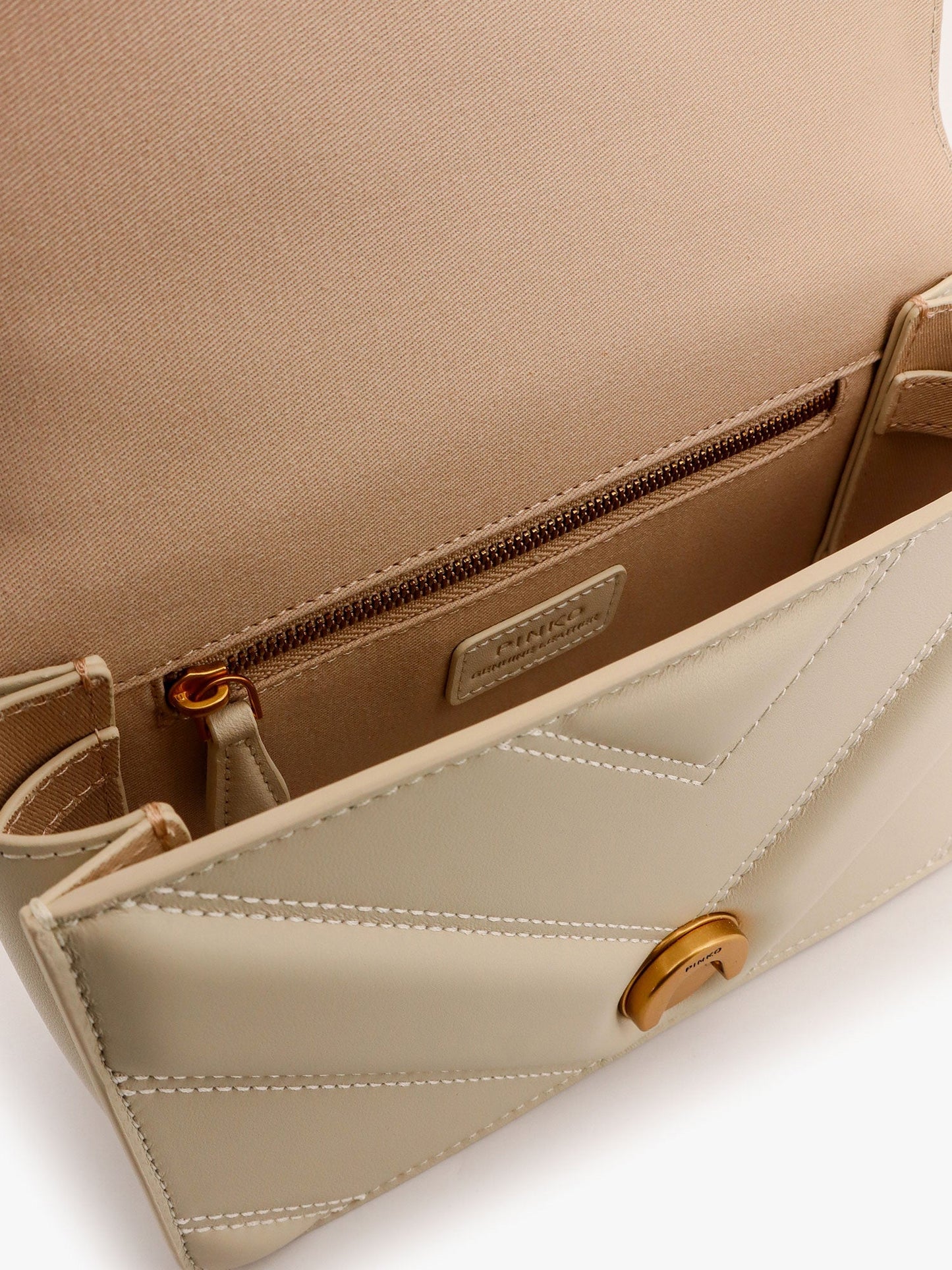 Matelassé leather shoulder bag with love birds buckle