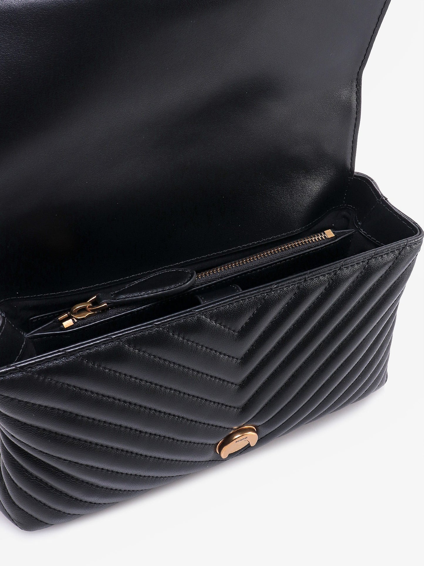 Love lady matelassã© leather handbag with love birds buckle