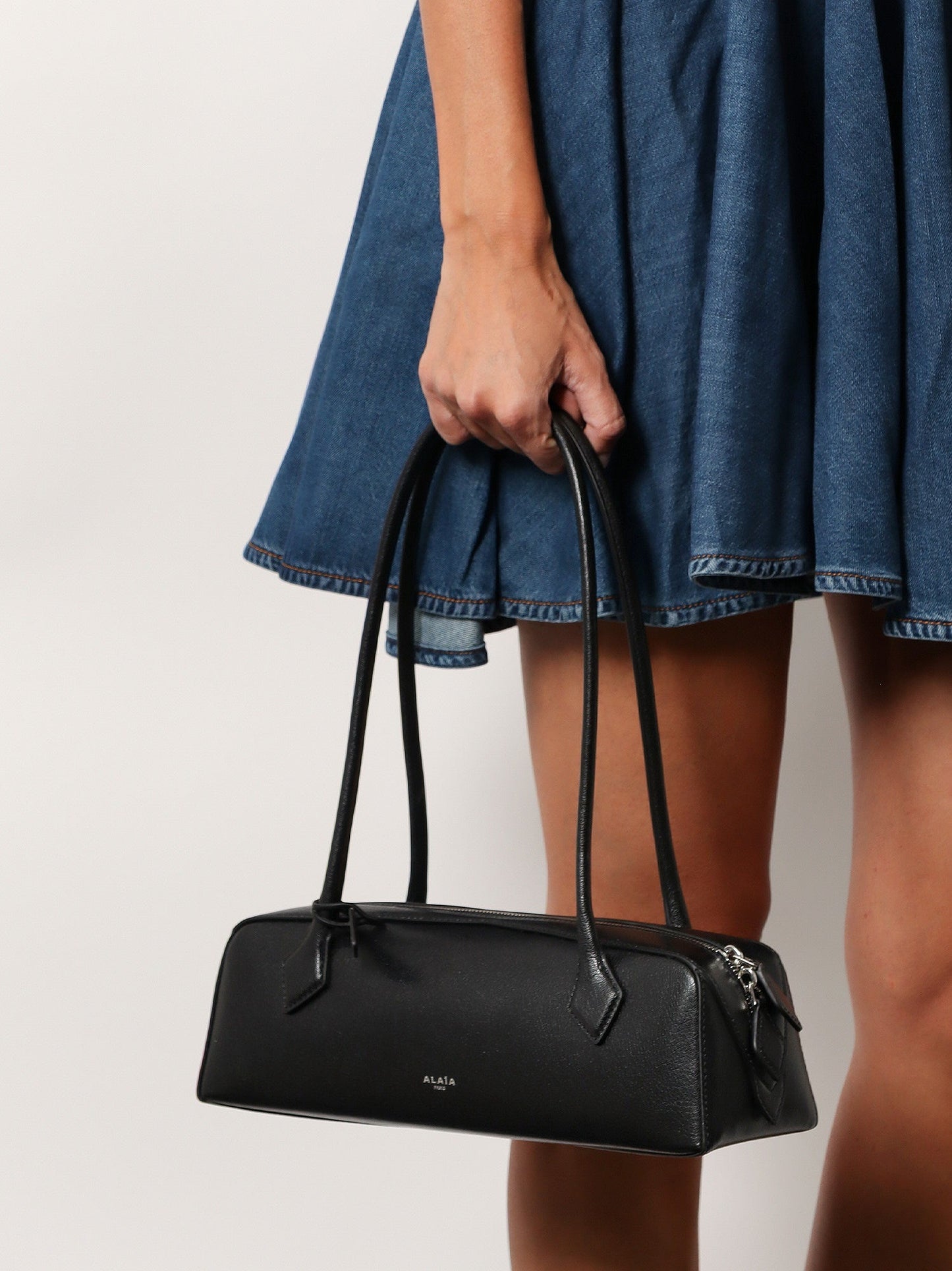 Le Teckel leather shoulder bag