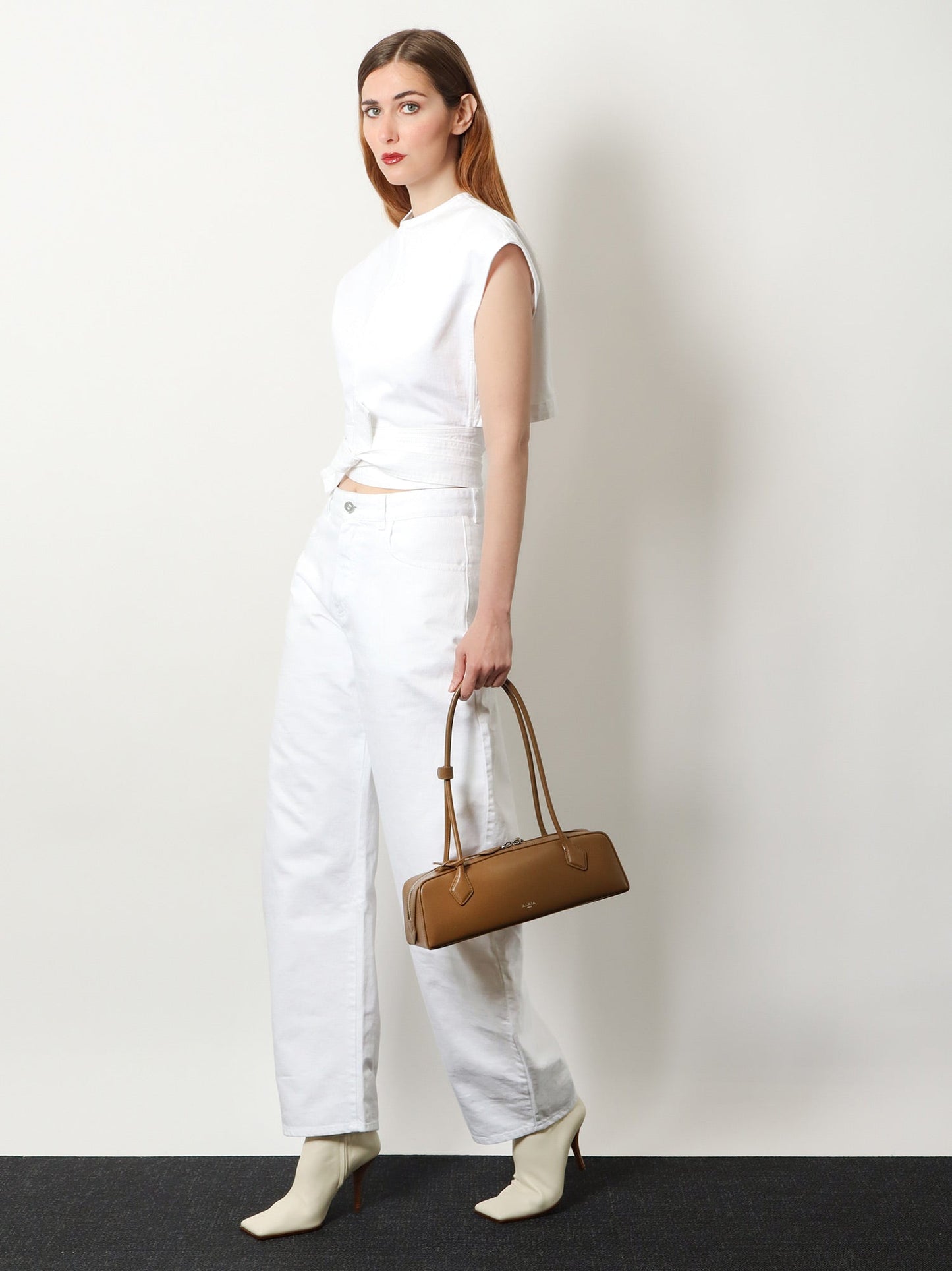 Le Teckel leather shoulder bag