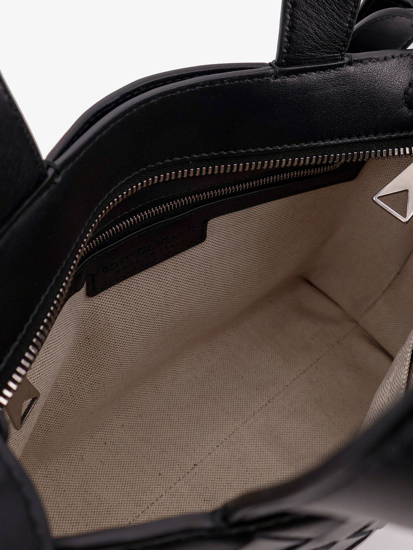 Leather crossbody bag with Intrecciato pattern