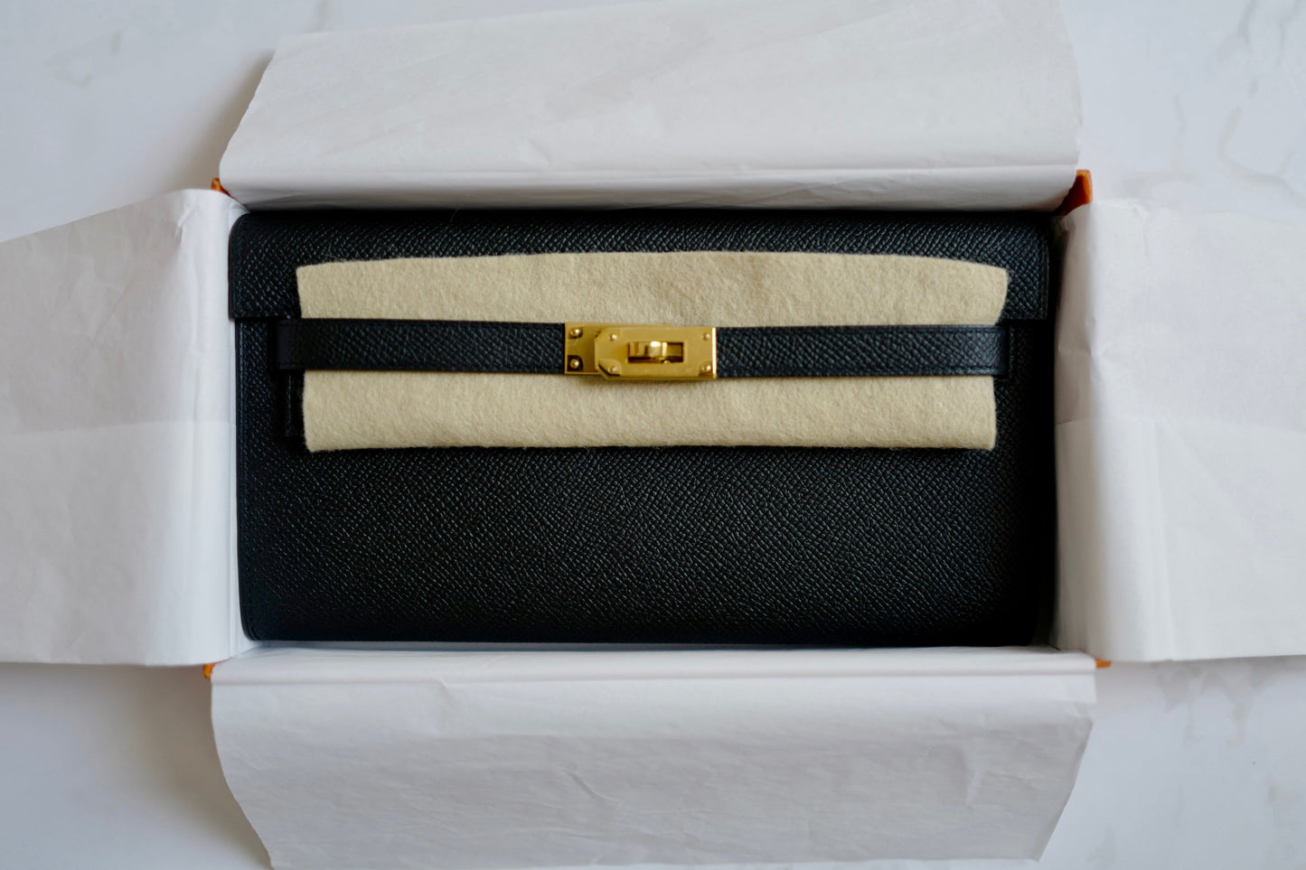 Hermes Sac Kelly To Go with crossbody strap in Black Epsom Gold HW