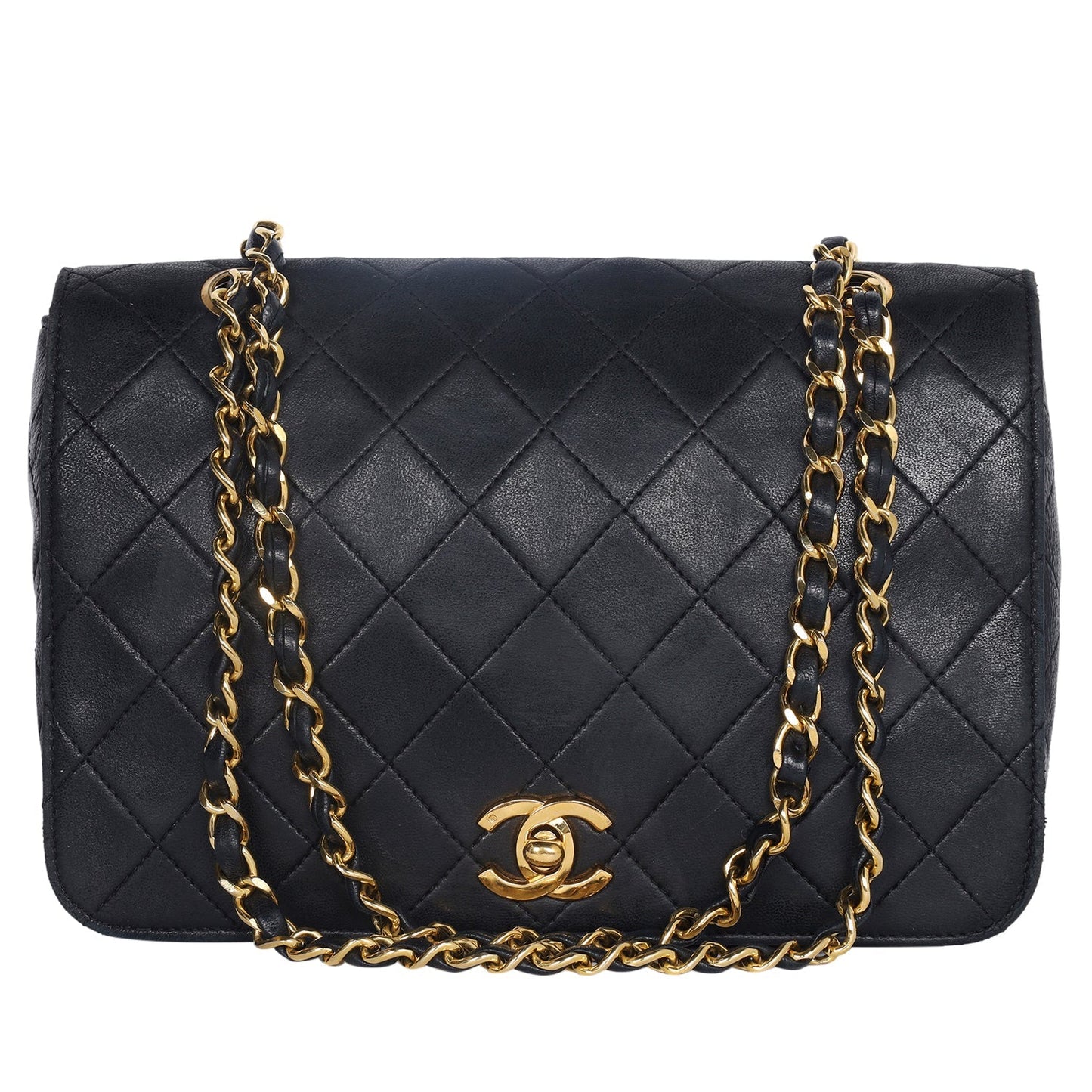 Classic full flap shoulder bag in black quilted leather
