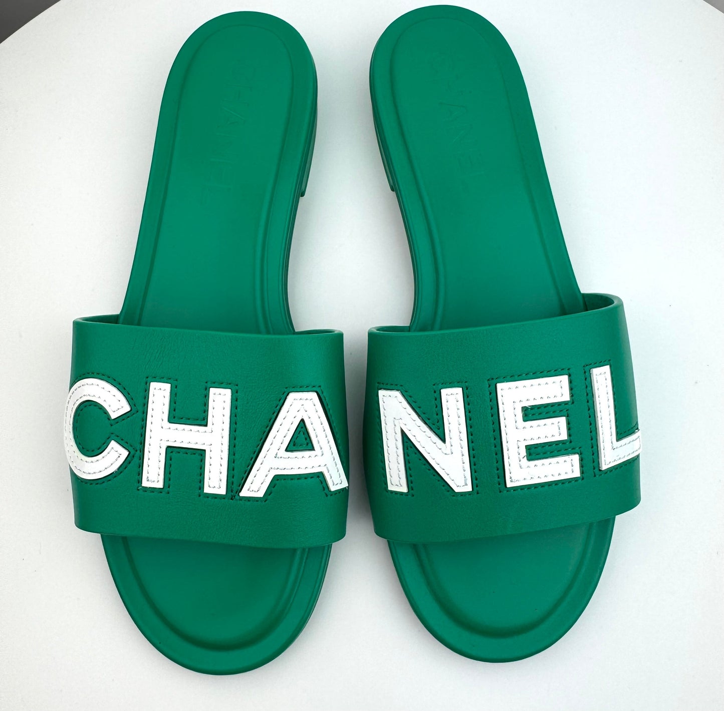 Chanel 23P Green White Leather CC Logo Slide Sandal Flat