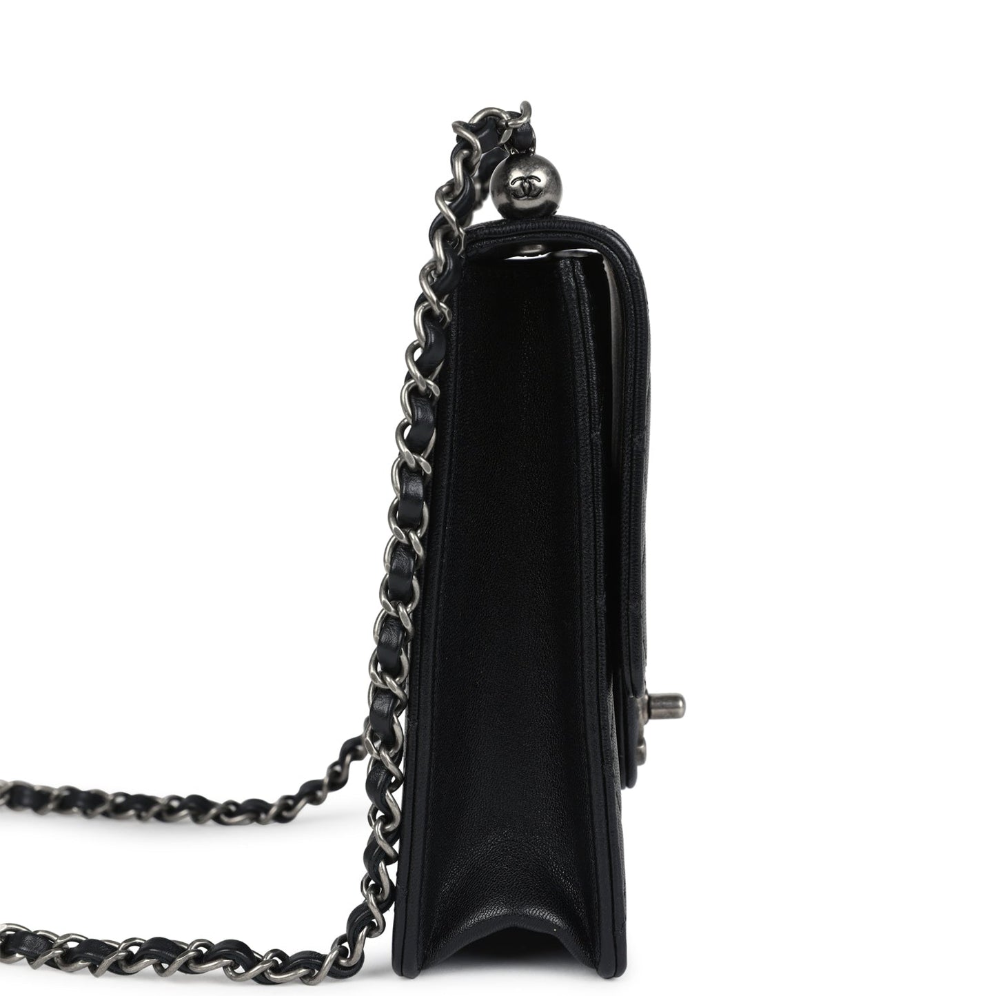 Pre-owned Chanel Chic Pearls Flap Bag Black Calfskin Aged Ruthenium Hardware