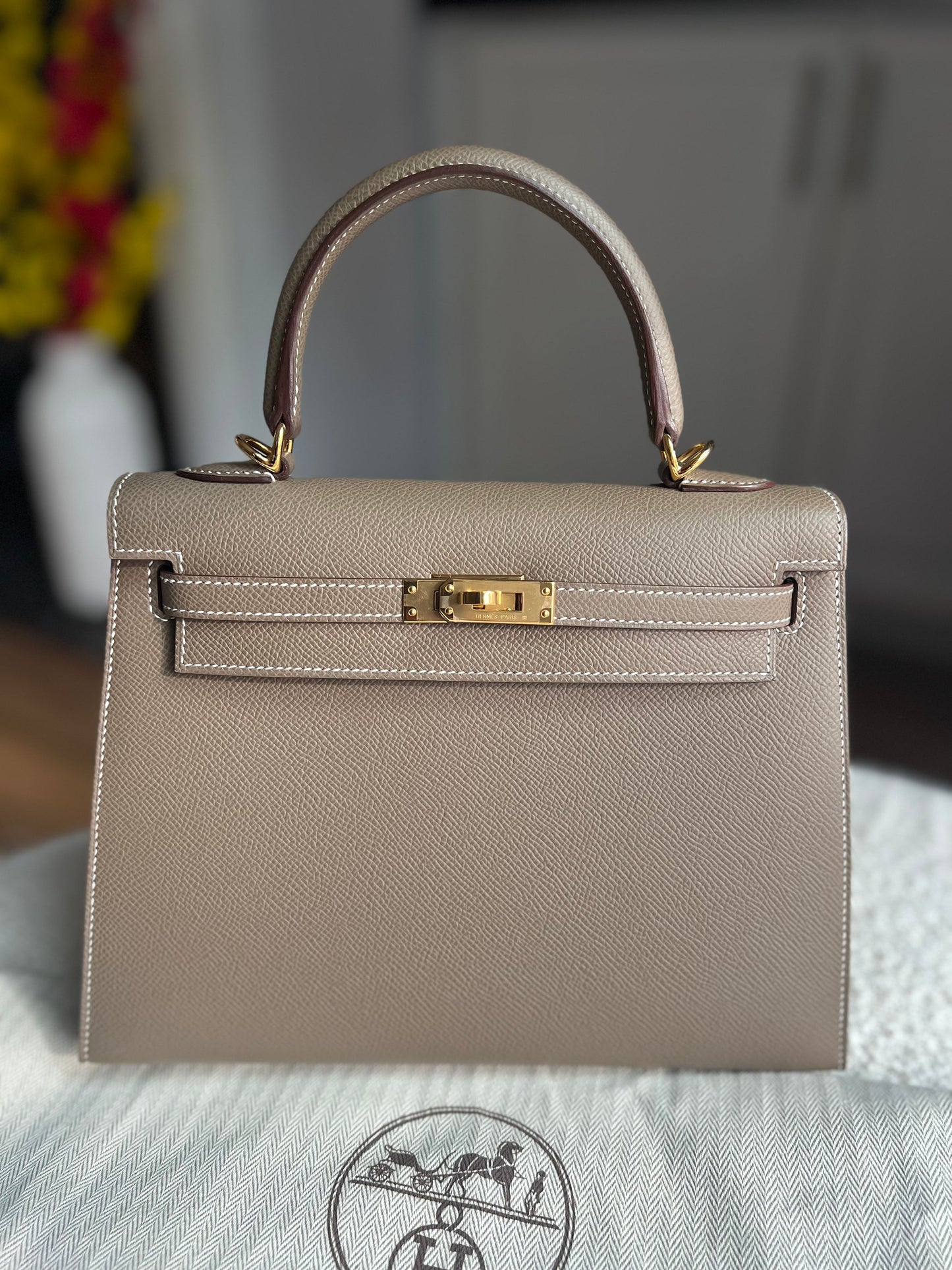 BNIB Hermes Kelly 25 Etoupe Epsom Sellier Gold HW W 2024 Complete Original Rec