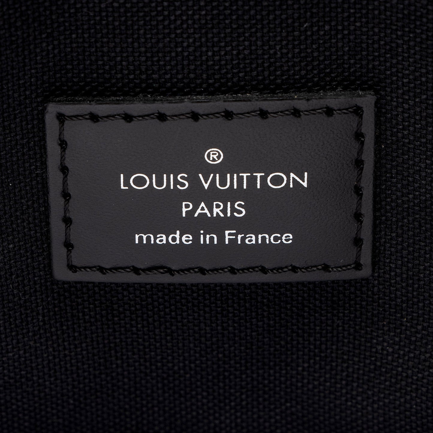 Louis Vuitton Damier Graphite Tadao PM Tote (SHF-Oxs4yX)