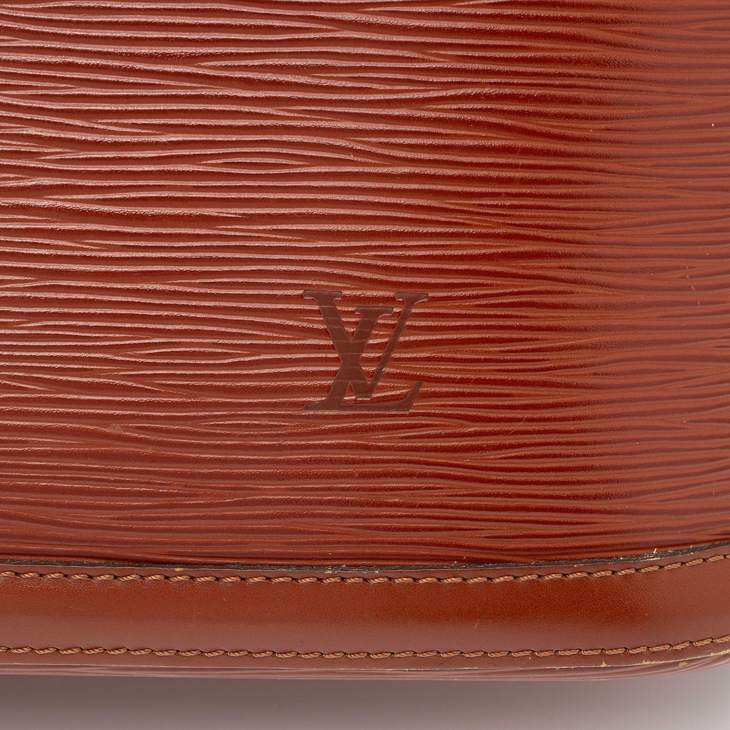 Louis Vuitton Vintage Epi Leather Lussac Tote (SHF-D4oeHh)