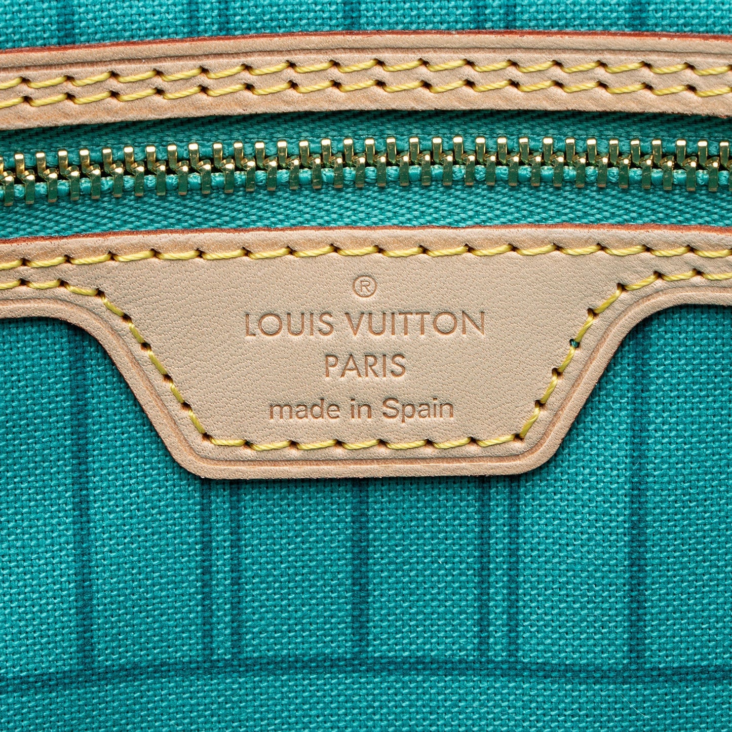 Louis Vuitton Limited Edition Monogram Canvas V Neverfull MM Tote (SHF-jn9Kv3)