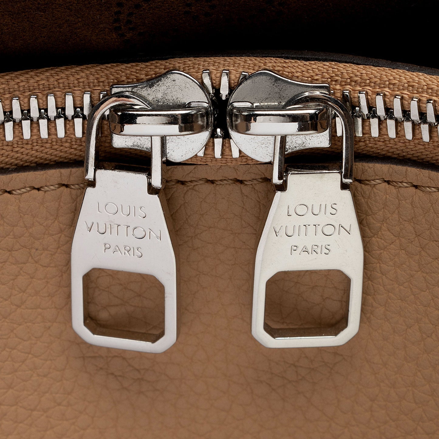 Louis Vuitton Mahina Leather Bella Tote (SHF-pGCMeu)