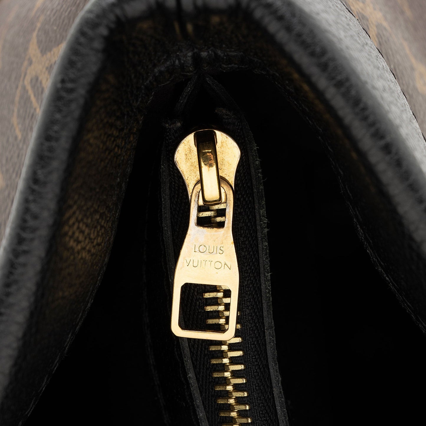 Louis Vuitton Monogram Canvas Pallas Shopper Tote (SHF-2KVLoO)