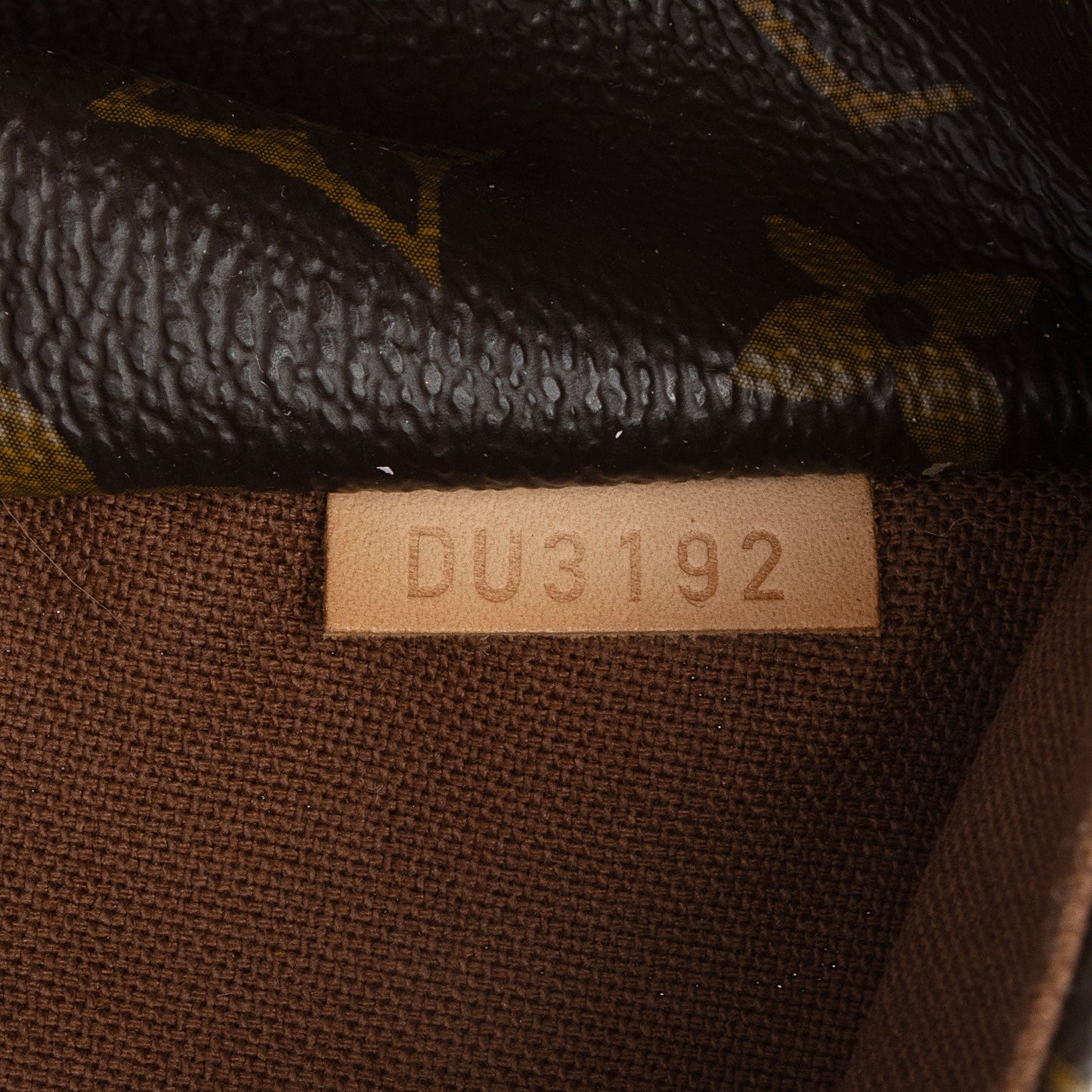 Louis Vuitton Monogram Canvas Totally MM Tote (SHF-zHrgRV)
