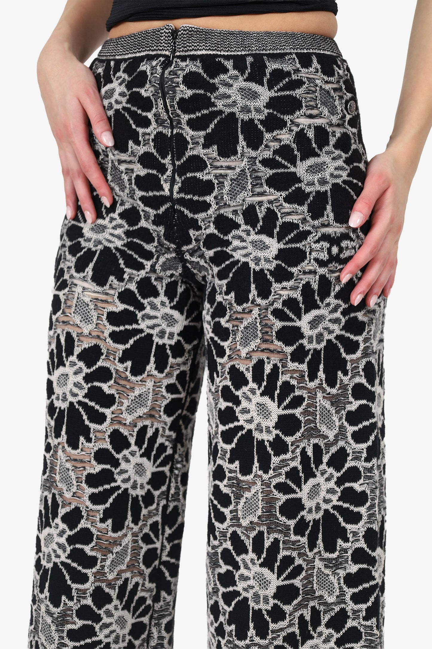 Pre-Loved Chanel™ SS20 Black/White Camellia Knit Culotte Pants Size 38