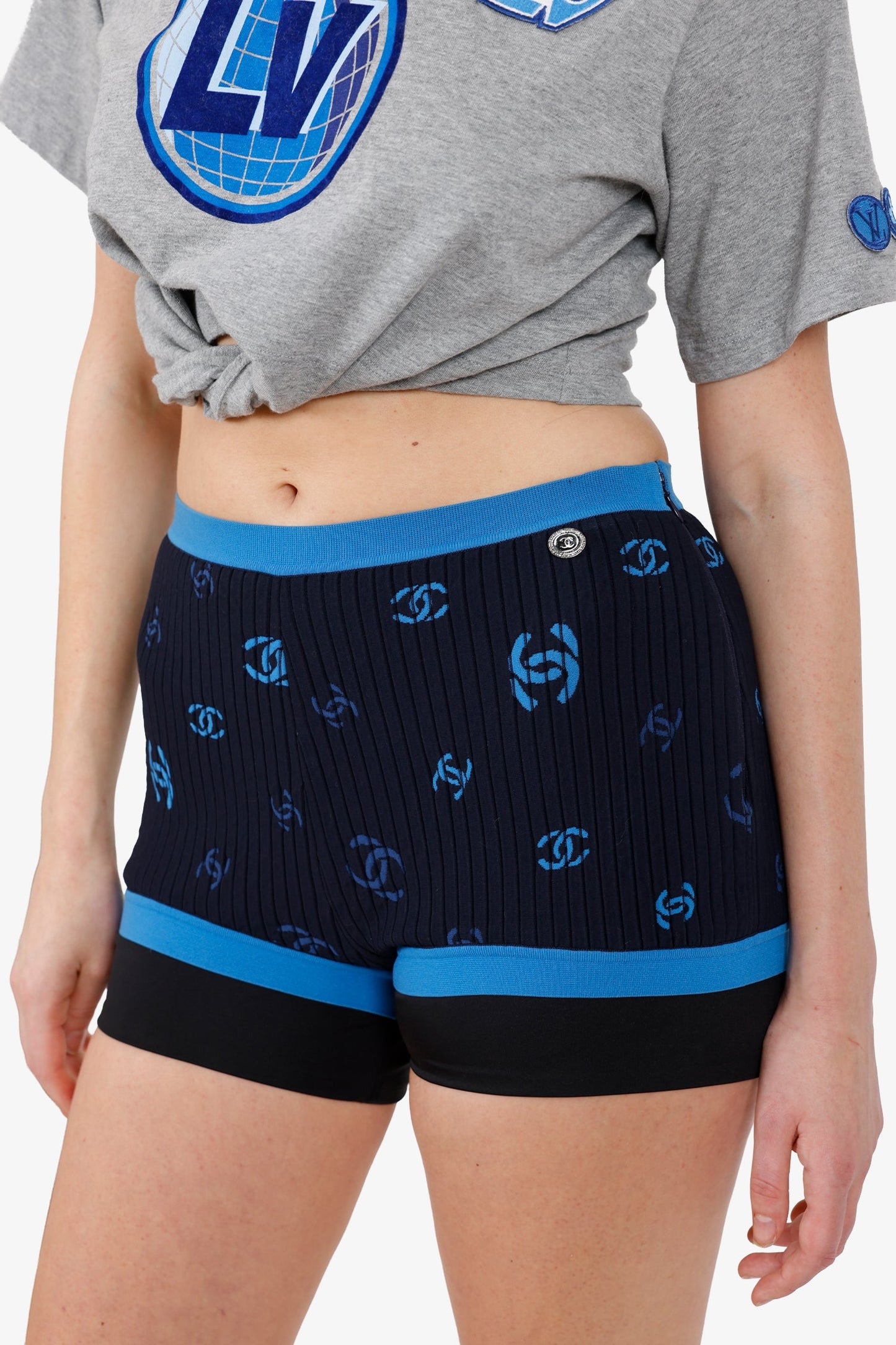 Pre-Loved Chanel™ 22S Black/Blue Ribbed Knit CC Mini Shorts Size M
