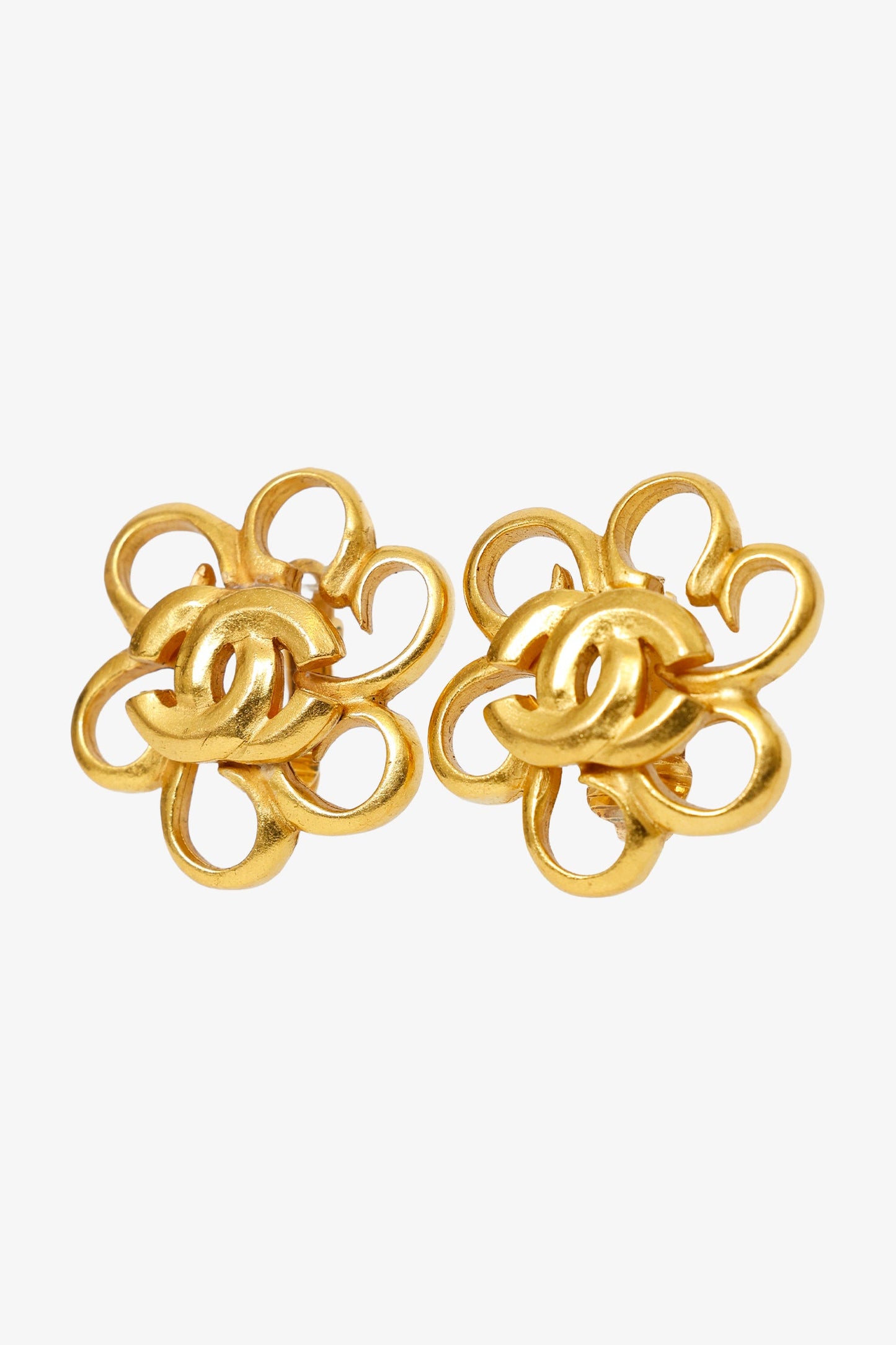 Pre-Loved Chanel™ Gold Tone CC Flower Clip-on Earrings