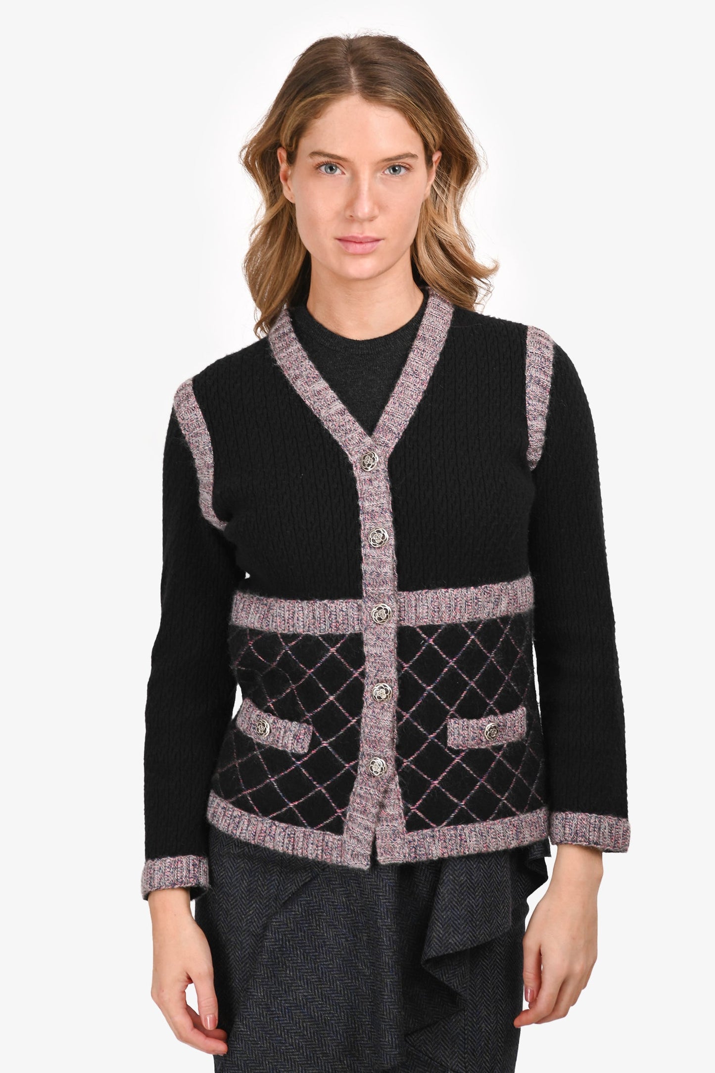 Pre-Loved Chanel™ Runway 2015 Black/Pink Cashmere/Silk Brasserie Cardigan Size 38