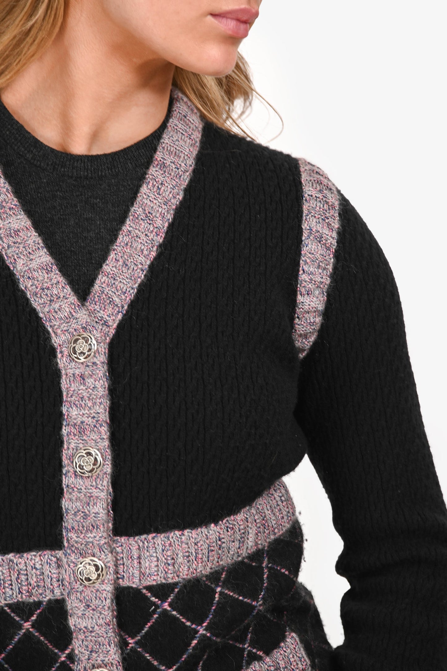 Pre-Loved Chanel™ Runway 2015 Black/Pink Cashmere/Silk Brasserie Cardigan Size 38