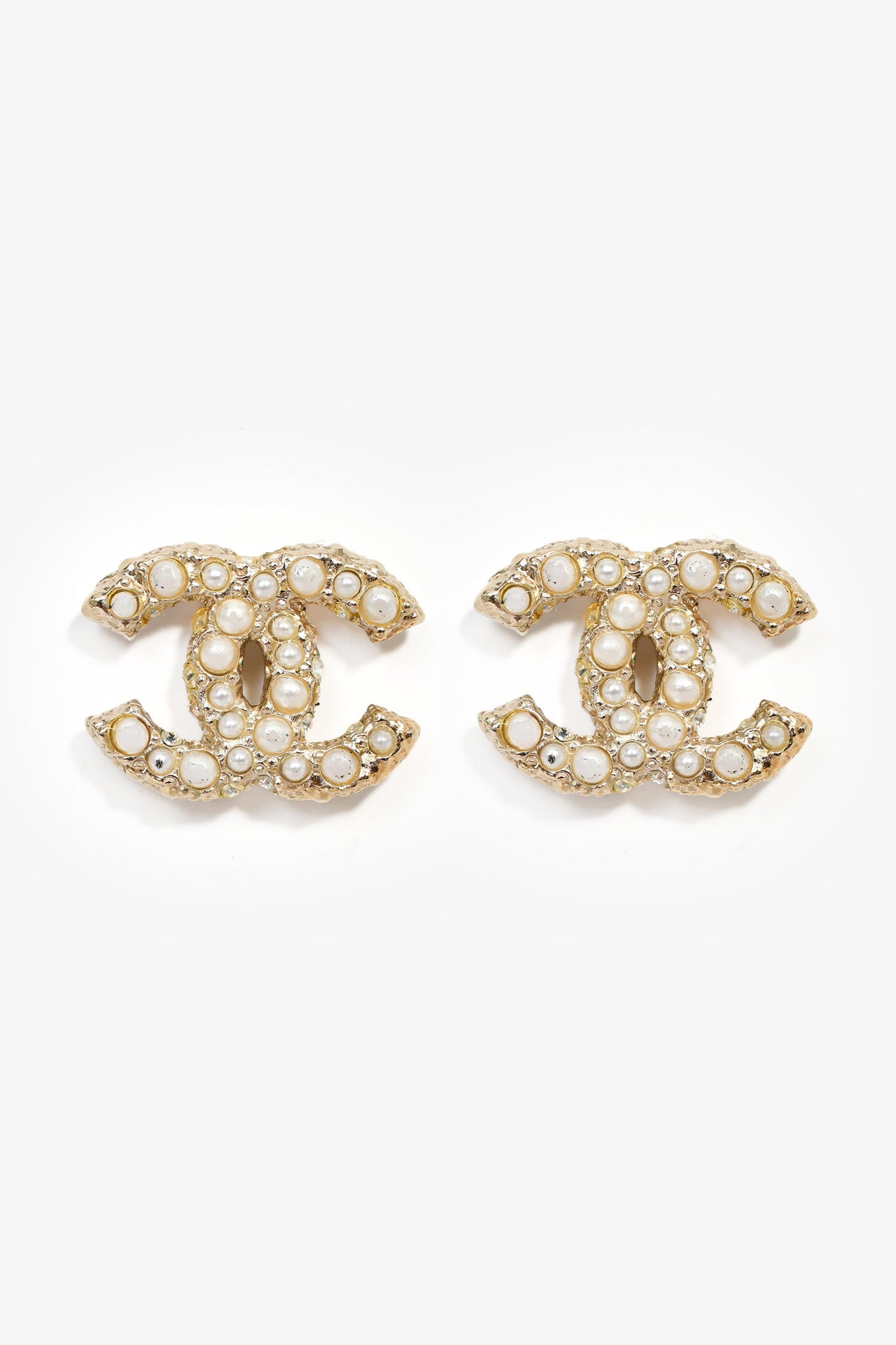 Pre-Loved Chanel™ 2016 Gold Tone CC Logo Pearl Stud Earrings