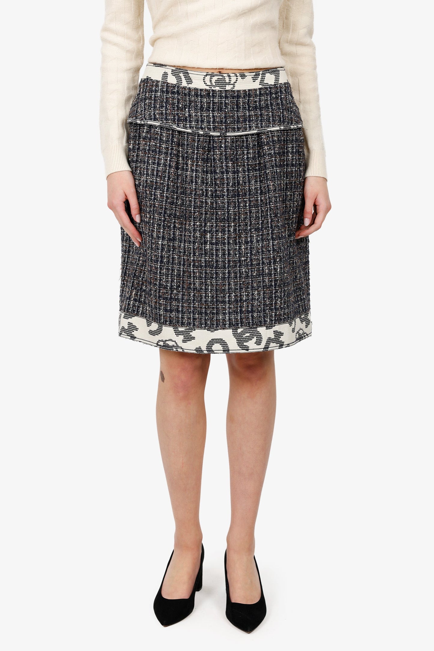 Pre-Loved Chanel™ 06P Grey Tweed CC Logo Camellia Trim Midi Skirt Size 38