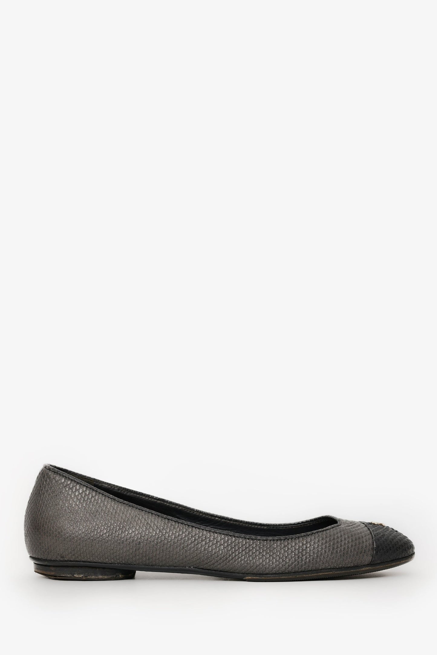 Pre-Loved Chanel™ Black/Grey Embossed Leather CC Ballet Flats Size 37