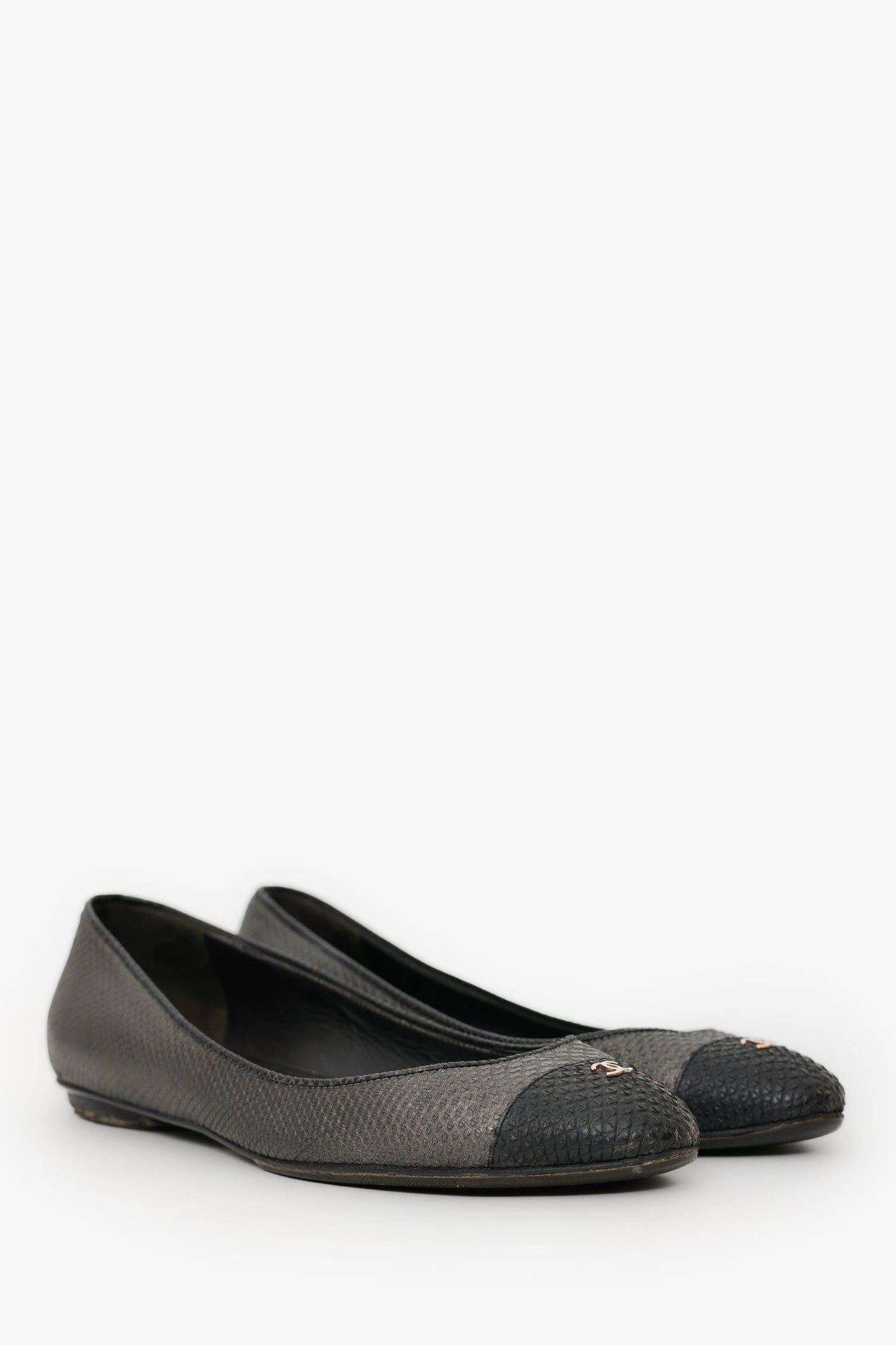 Pre-Loved Chanel™ Black/Grey Embossed Leather CC Ballet Flats Size 37