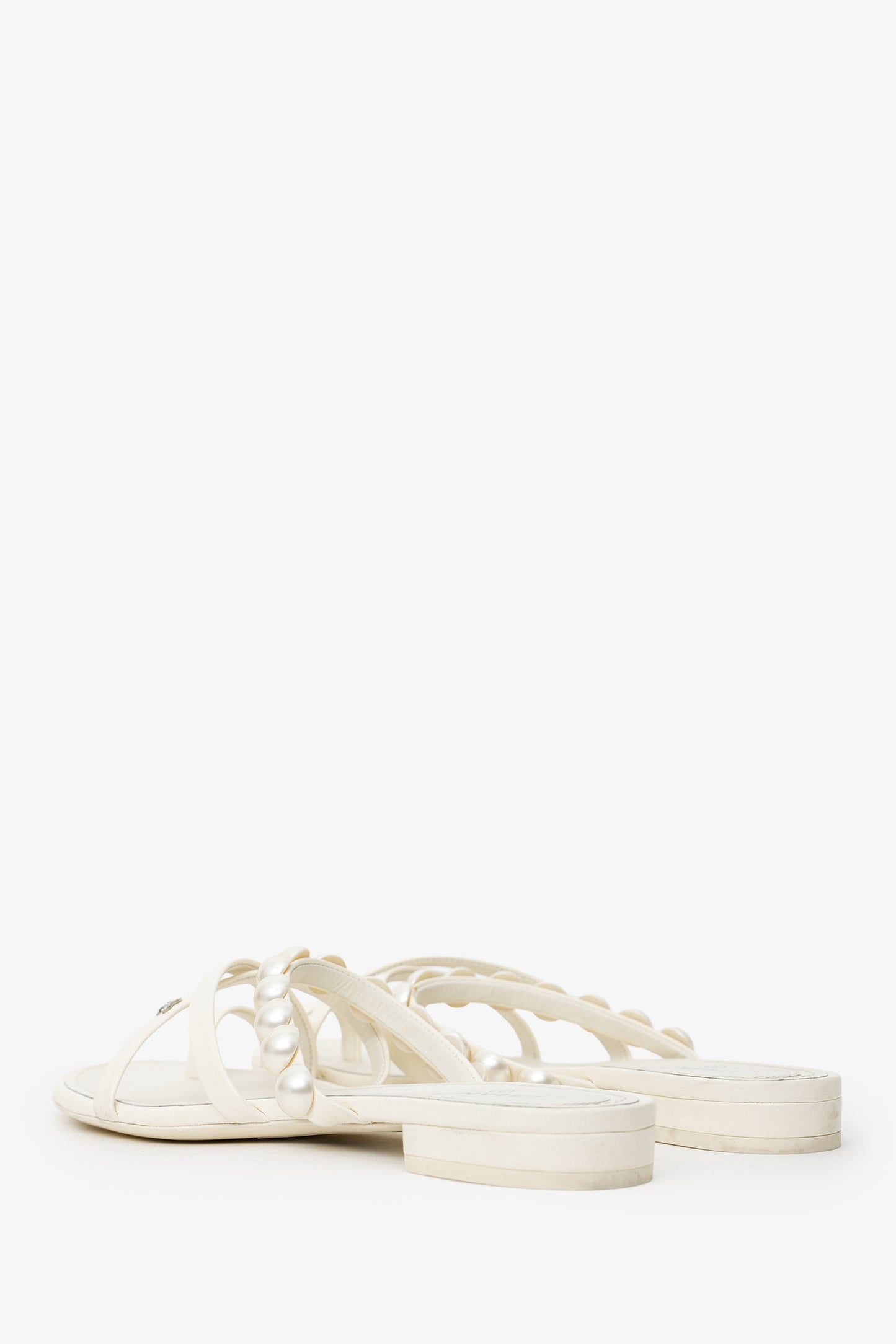 Pre-Loved Chanel™ White Leather Pearl CC Slides Size 38.5