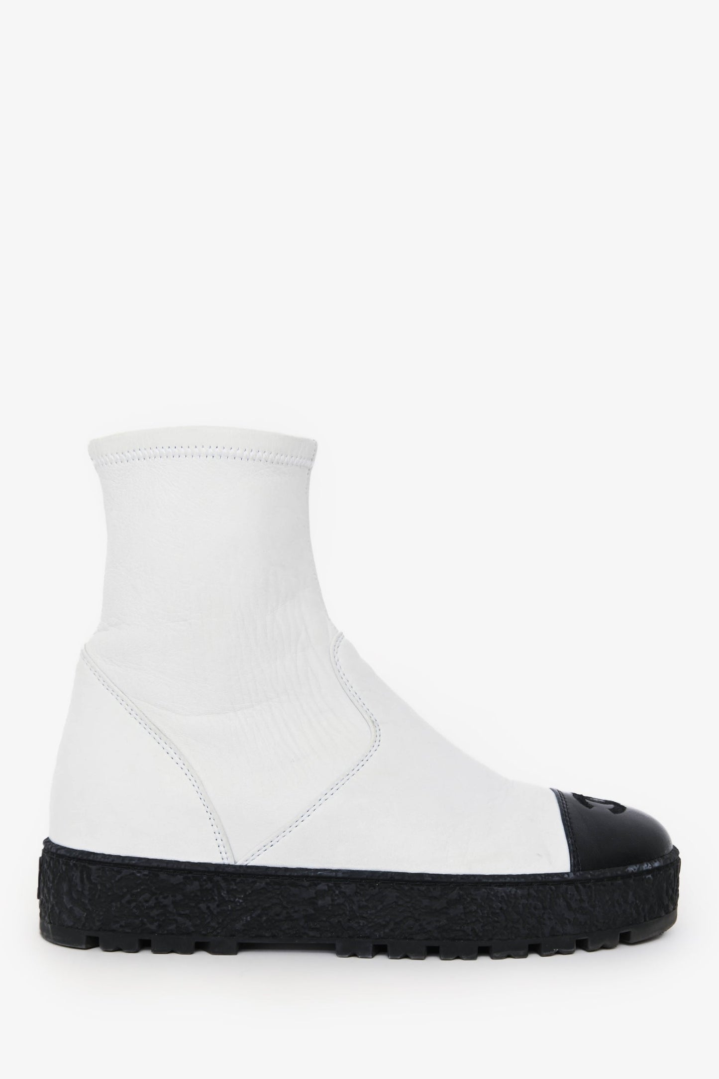 Pre-Loved Chanel™ 2022 White/Black Leather CC Logo Toe Cap Chelsea Boots Size 36.5