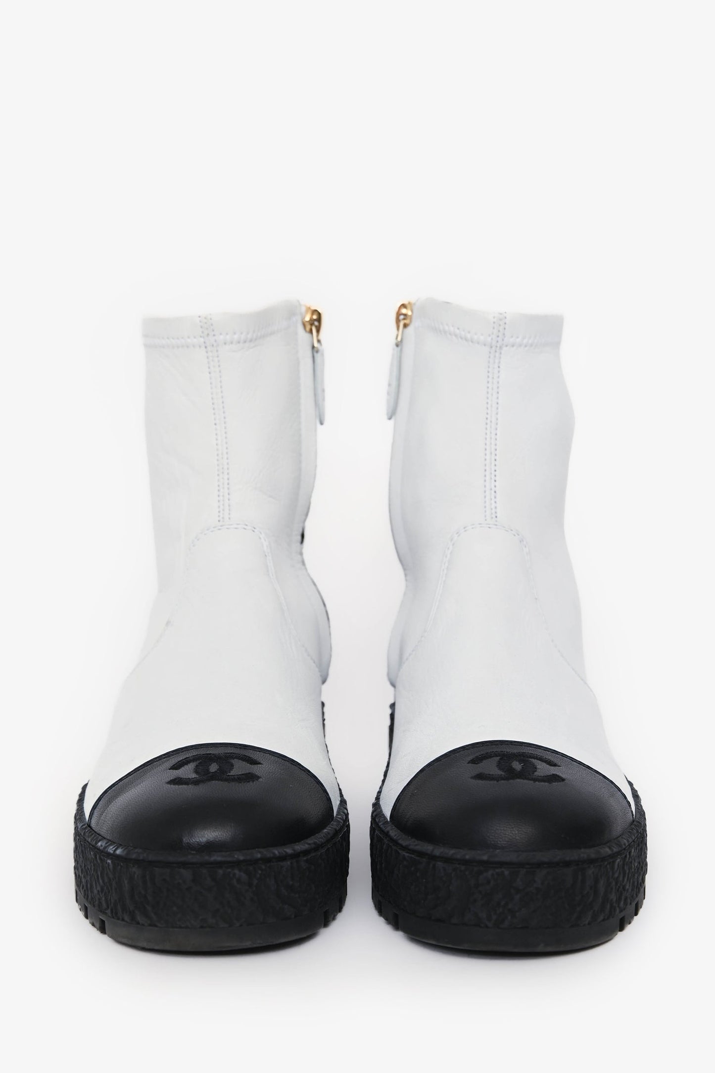 Pre-Loved Chanel™ 2022 White/Black Leather CC Logo Toe Cap Chelsea Boots Size 36.5