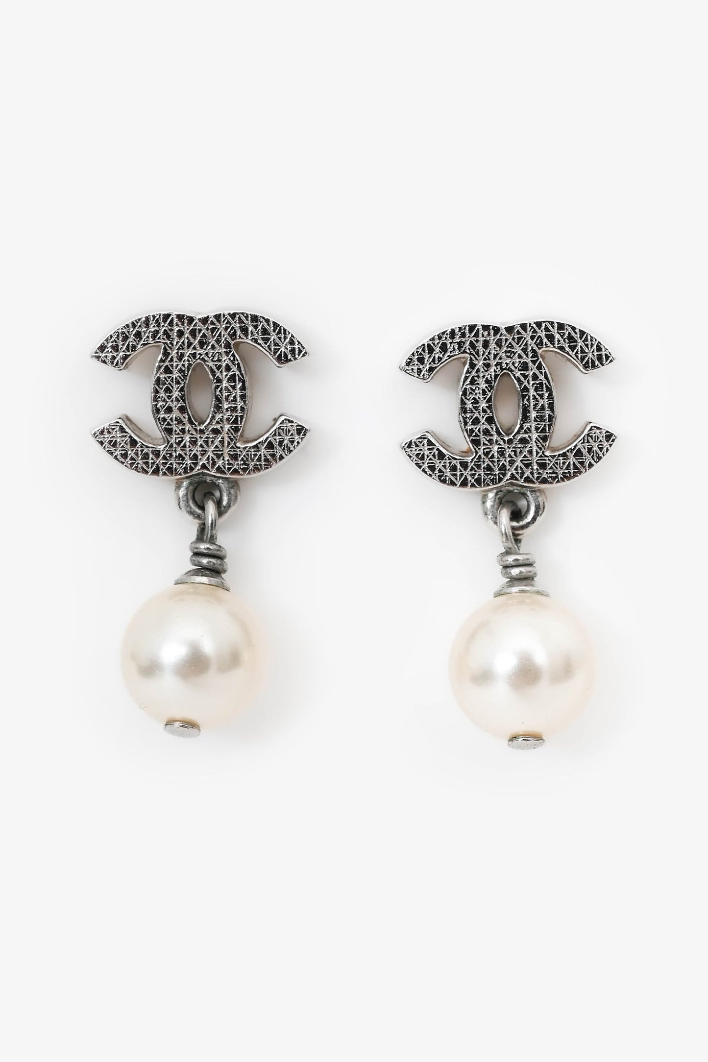 Pre-Loved Chanel™ 2012 Silver Tone CC Logo Drop Pearls Earrings