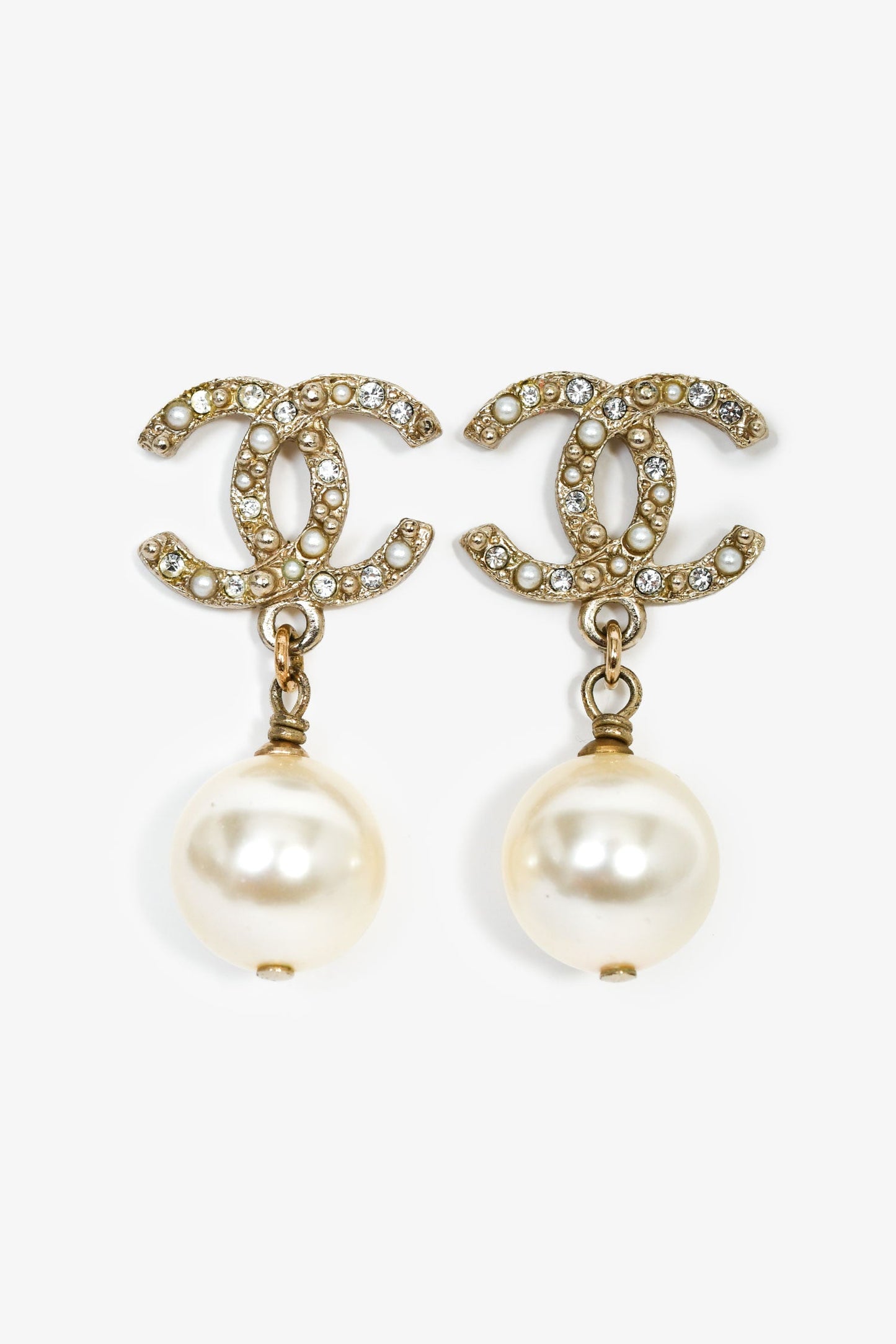 Pre-Loved Chanel™ 2015 Gold Toned Embellished CC Pearl Drop Earrings