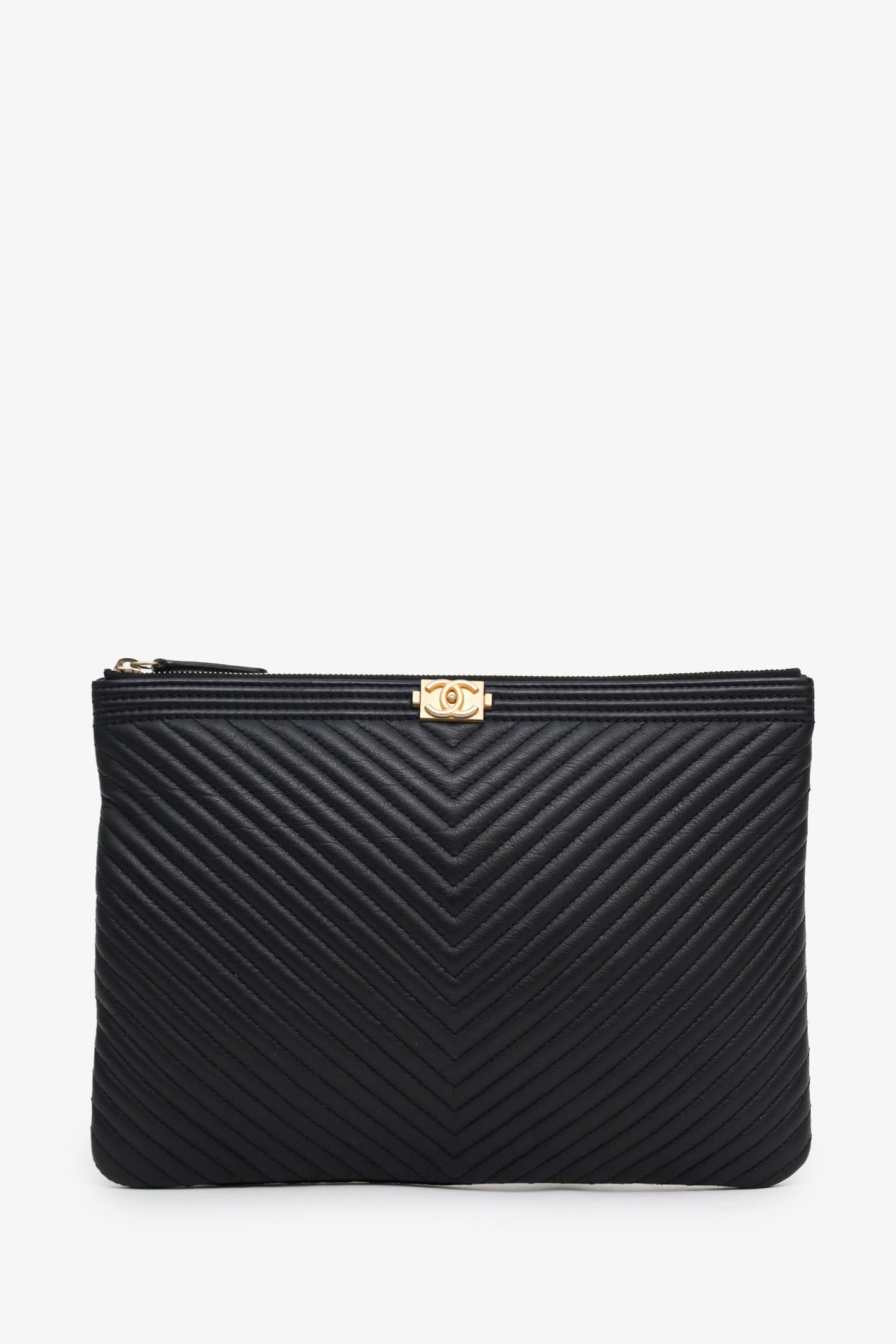Pre-Loved Chanel™ 2017-18 Black Leather O Case Medium Boy Chevron Clutch Bag