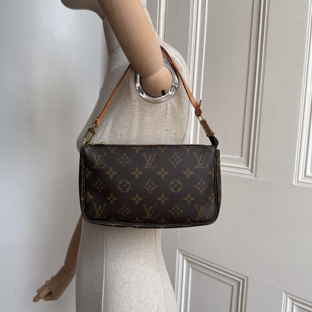 2002 Louis Vuitton Monogram Pochette Accessories Shoulder Bag