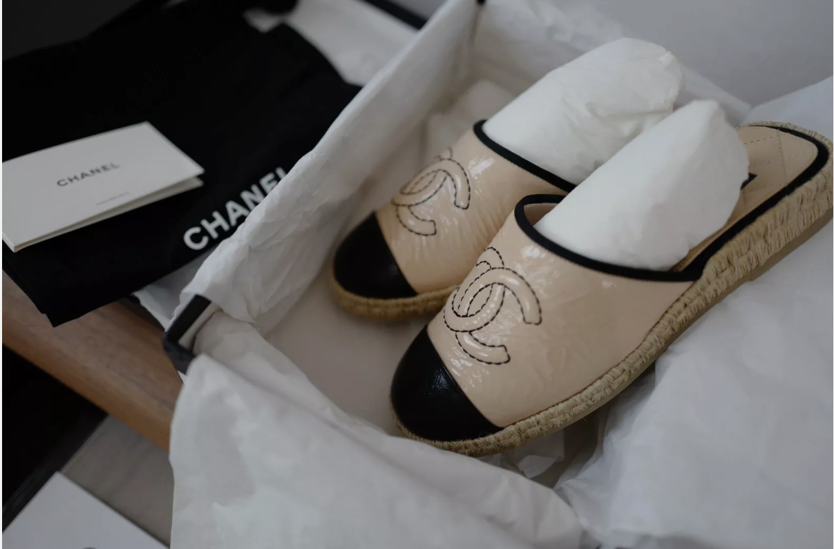 BNIB CHANEL 23P Beige/Black CC Logo Espidrilles Size 37